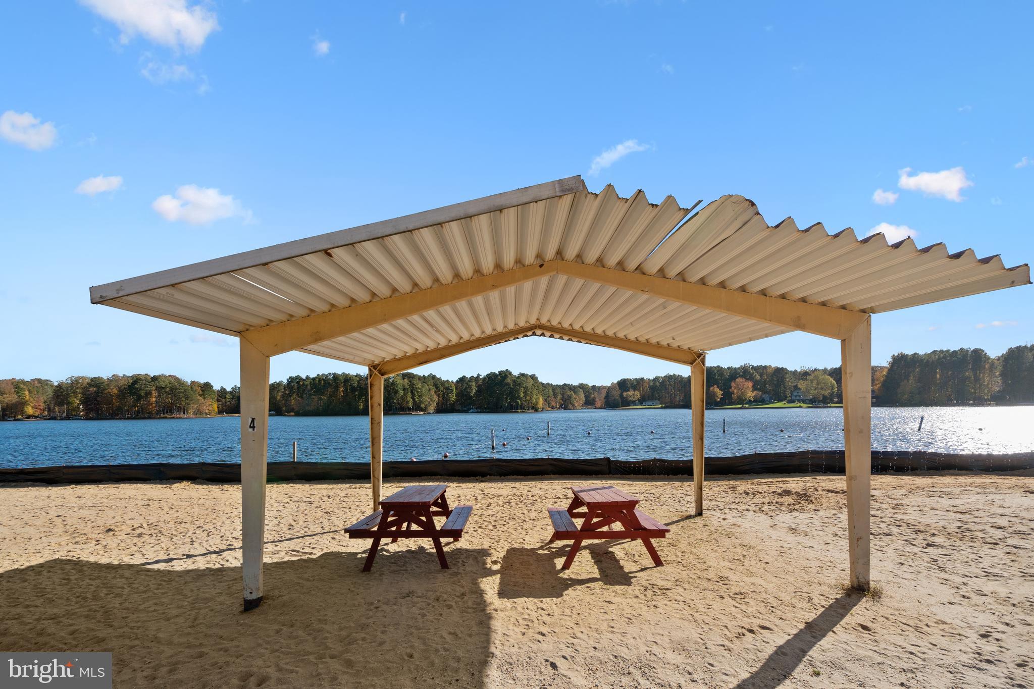 LAKE CAROLINE - Residential