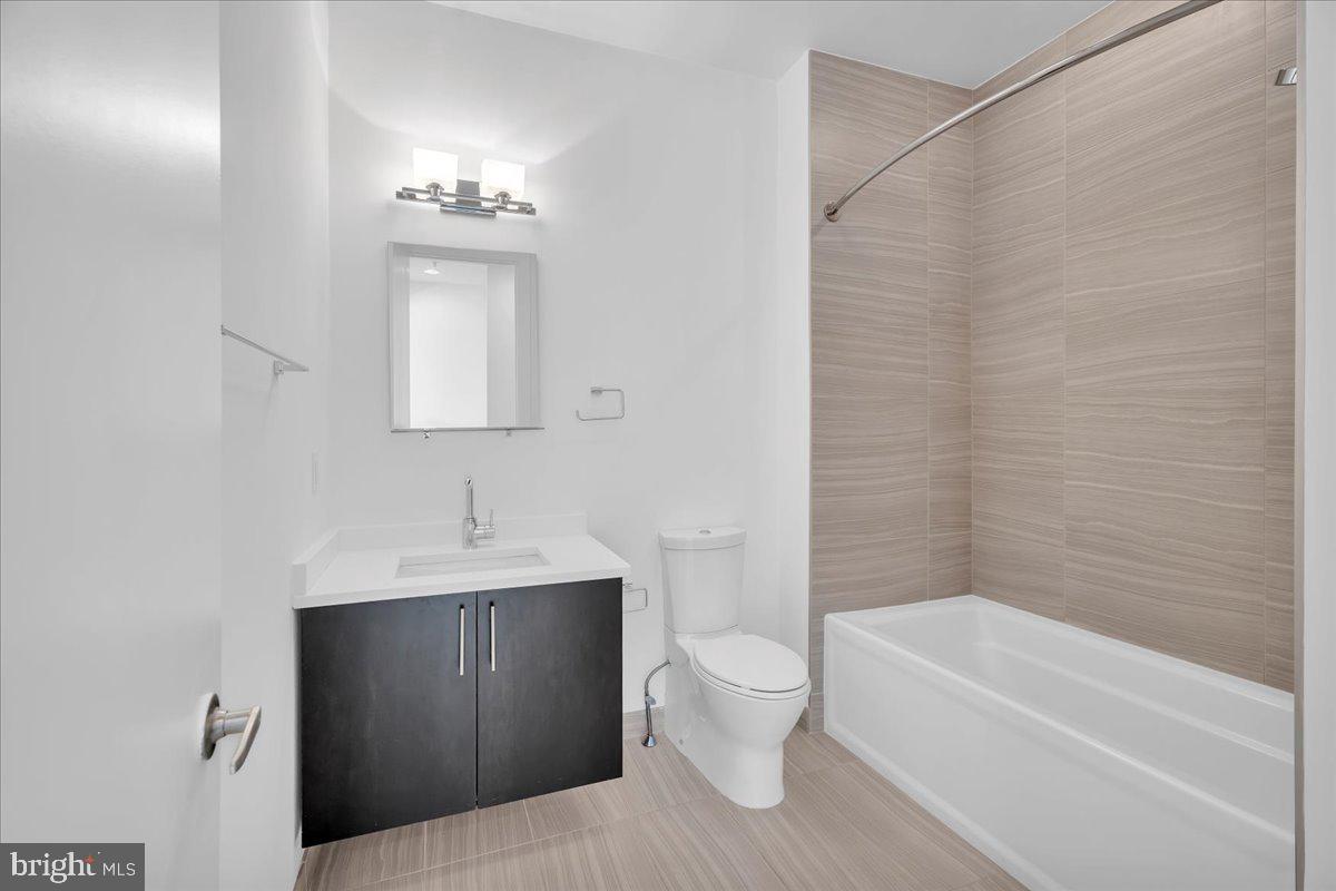 QUEEN VILLAGE - Residential