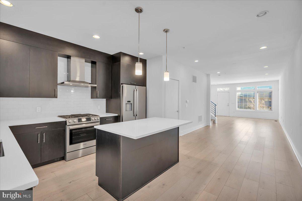 QUEEN VILLAGE - Residential