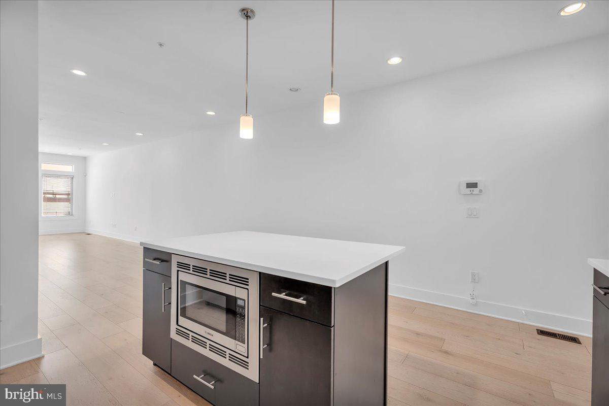 QUEEN VILLAGE - Residential