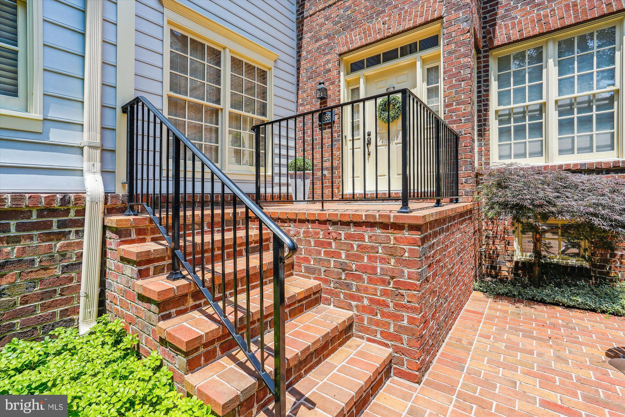 WILLIAMSBURG COMMONS - Residential