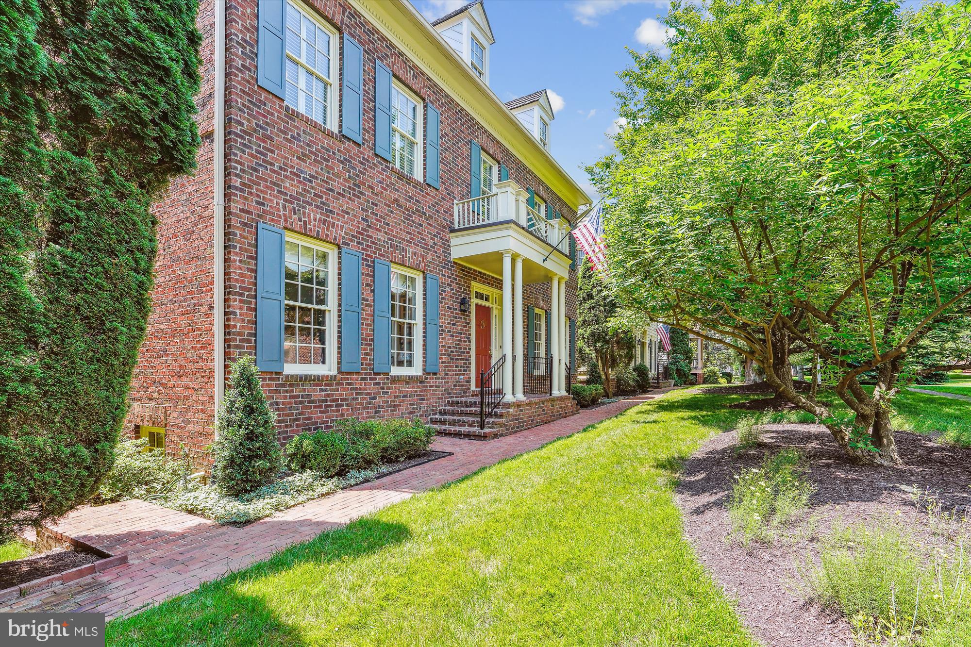 WILLIAMSBURG COMMONS - Residential