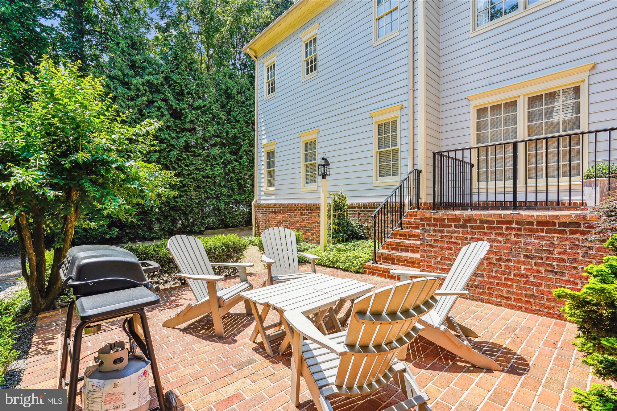 WILLIAMSBURG COMMONS - Residential