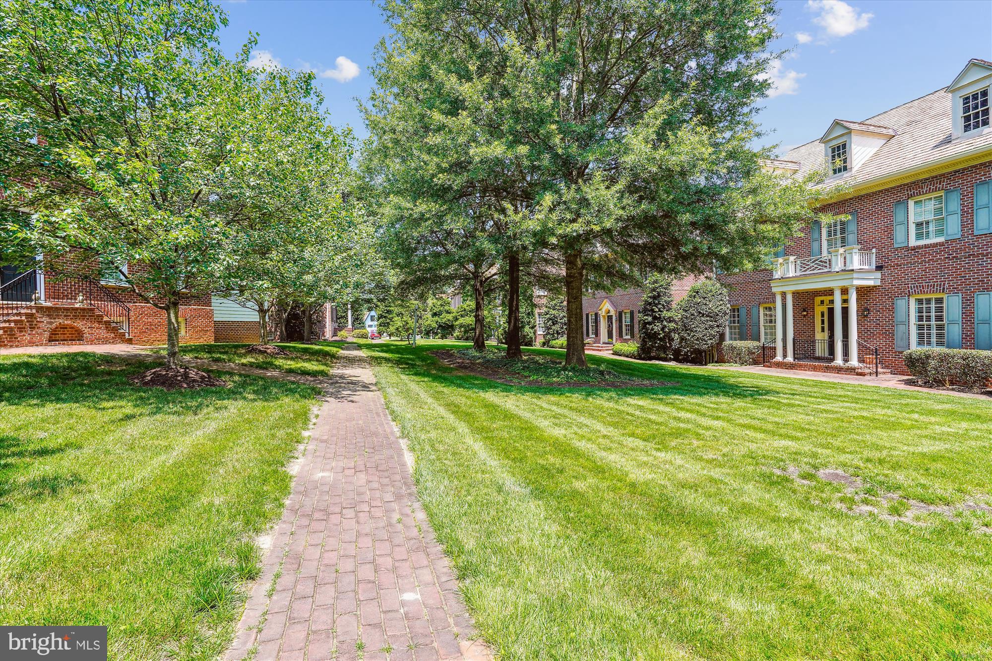 WILLIAMSBURG COMMONS - Residential