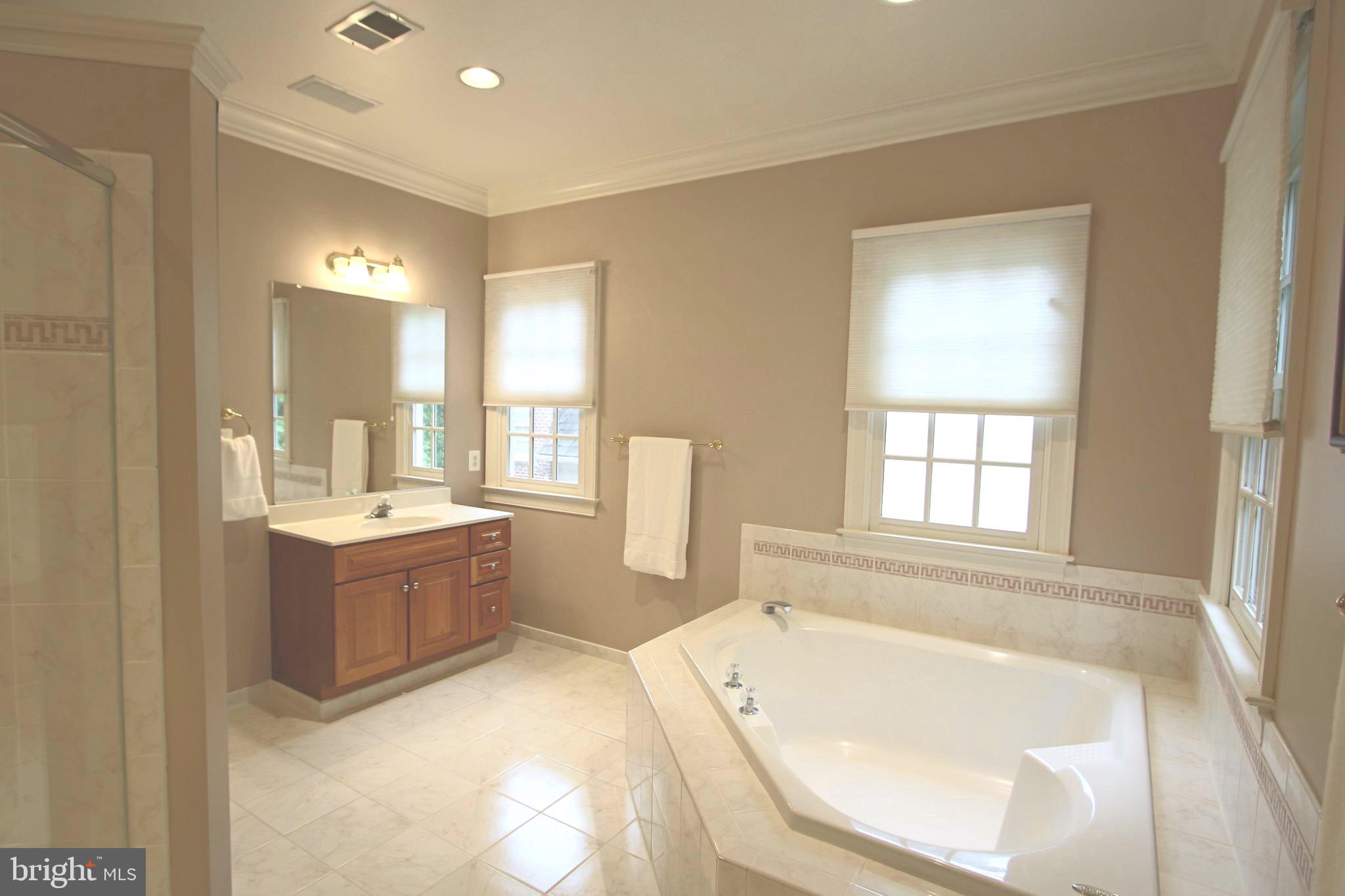 WILLIAMSBURG COMMONS - Residential