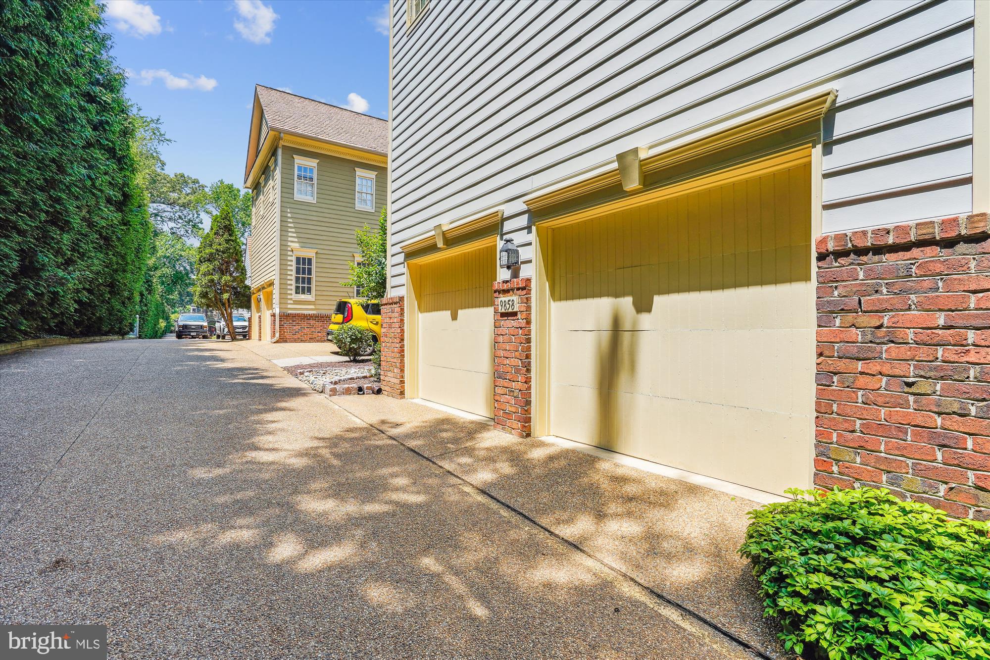 WILLIAMSBURG COMMONS - Residential