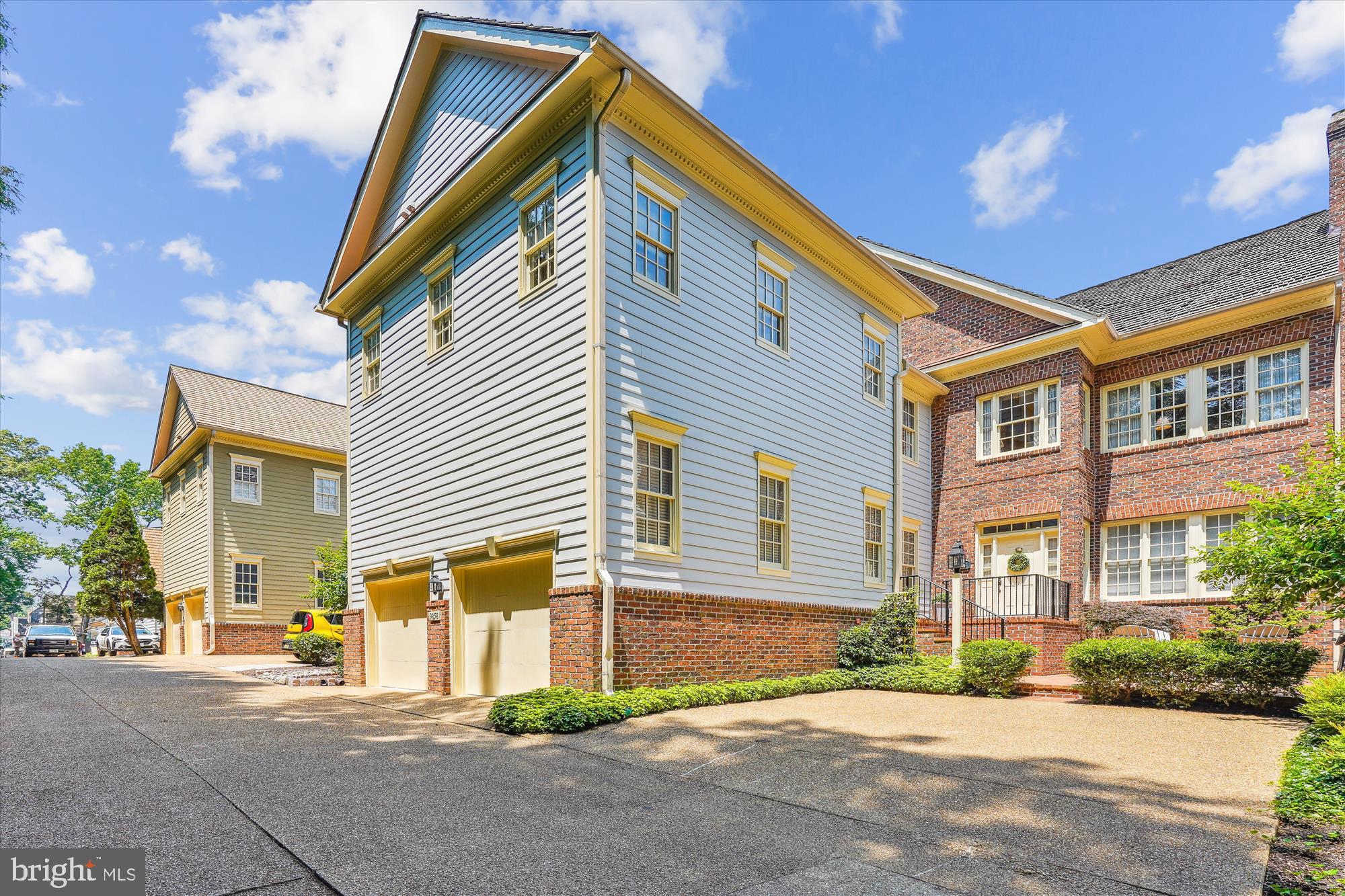 WILLIAMSBURG COMMONS - Residential