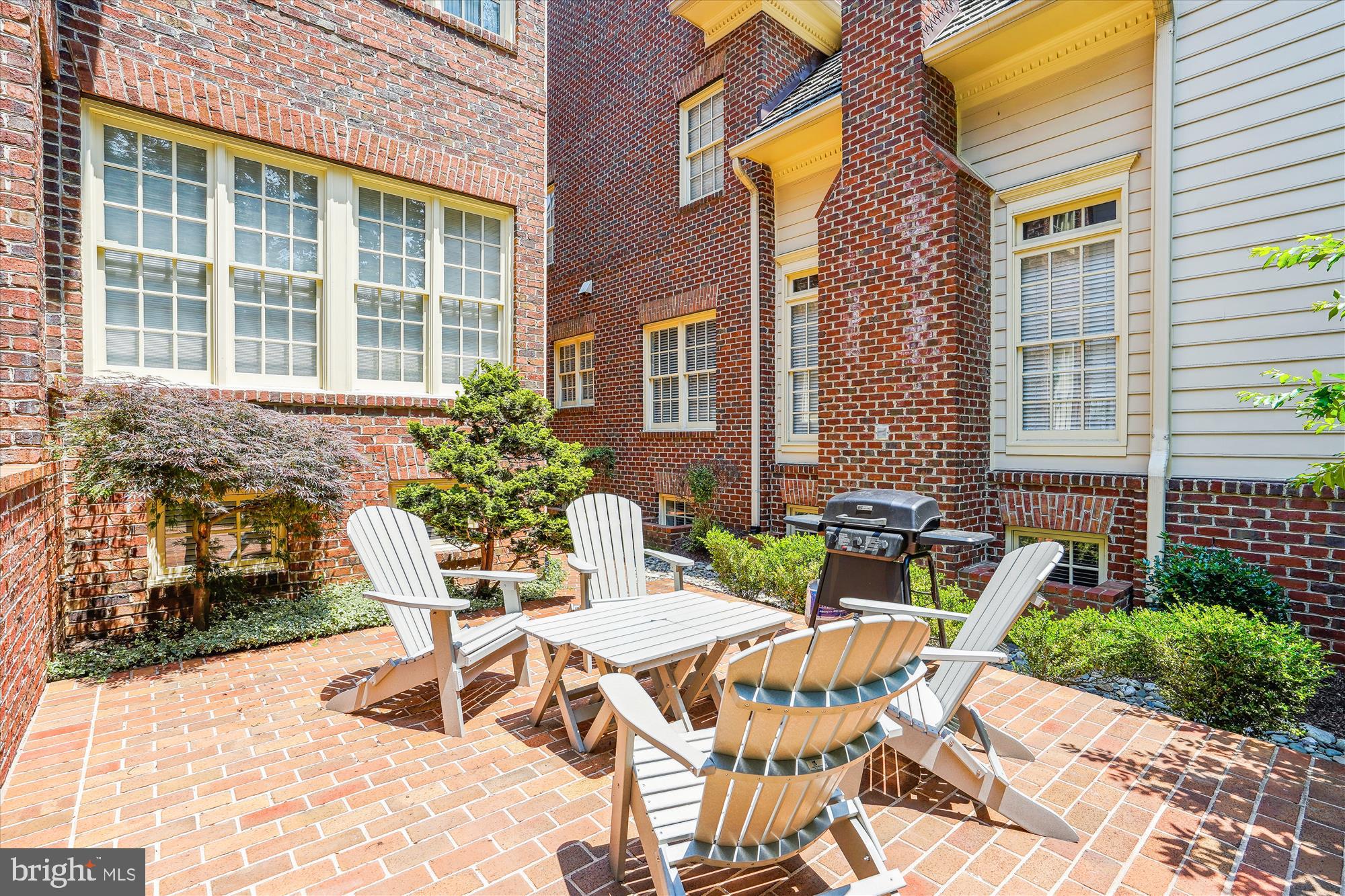 WILLIAMSBURG COMMONS - Residential