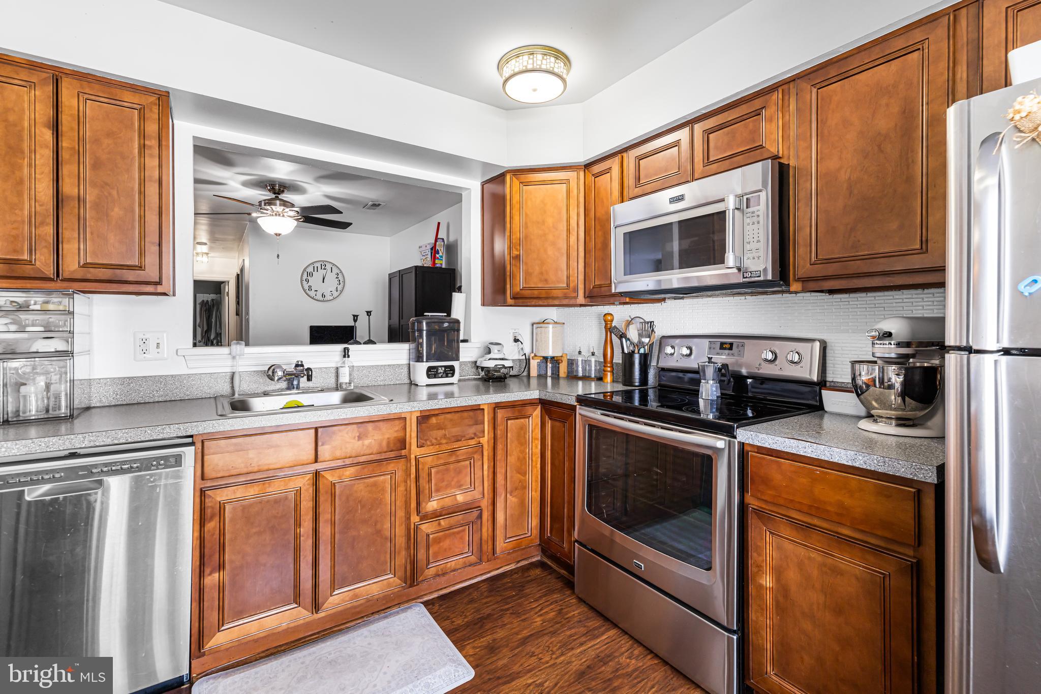 CRESTWOOD CONDO - Residential