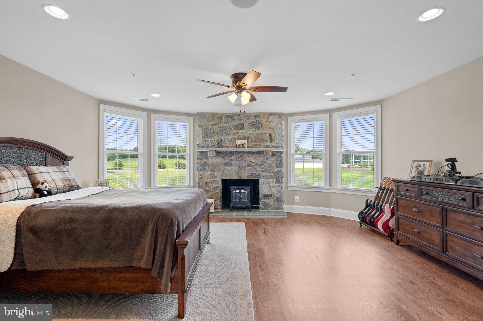 LAYTONSVILLE OUTSIDE - Residential