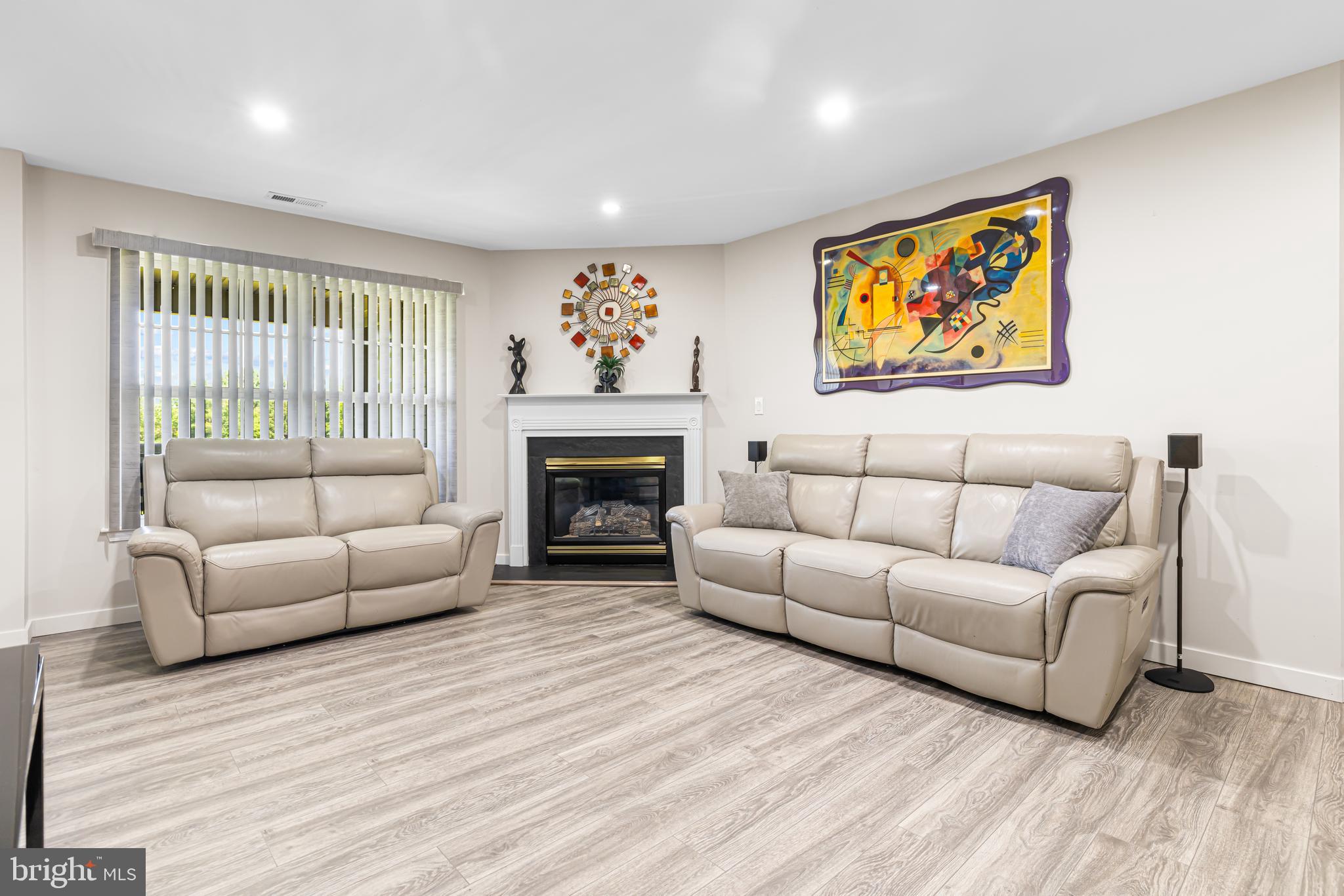 COUNTRY CROSSING - Residential