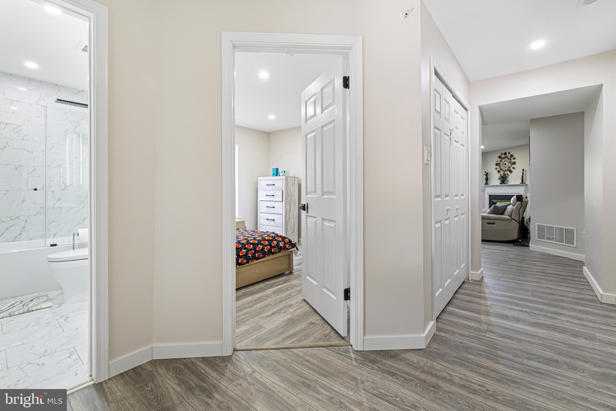 COUNTRY CROSSING - Residential