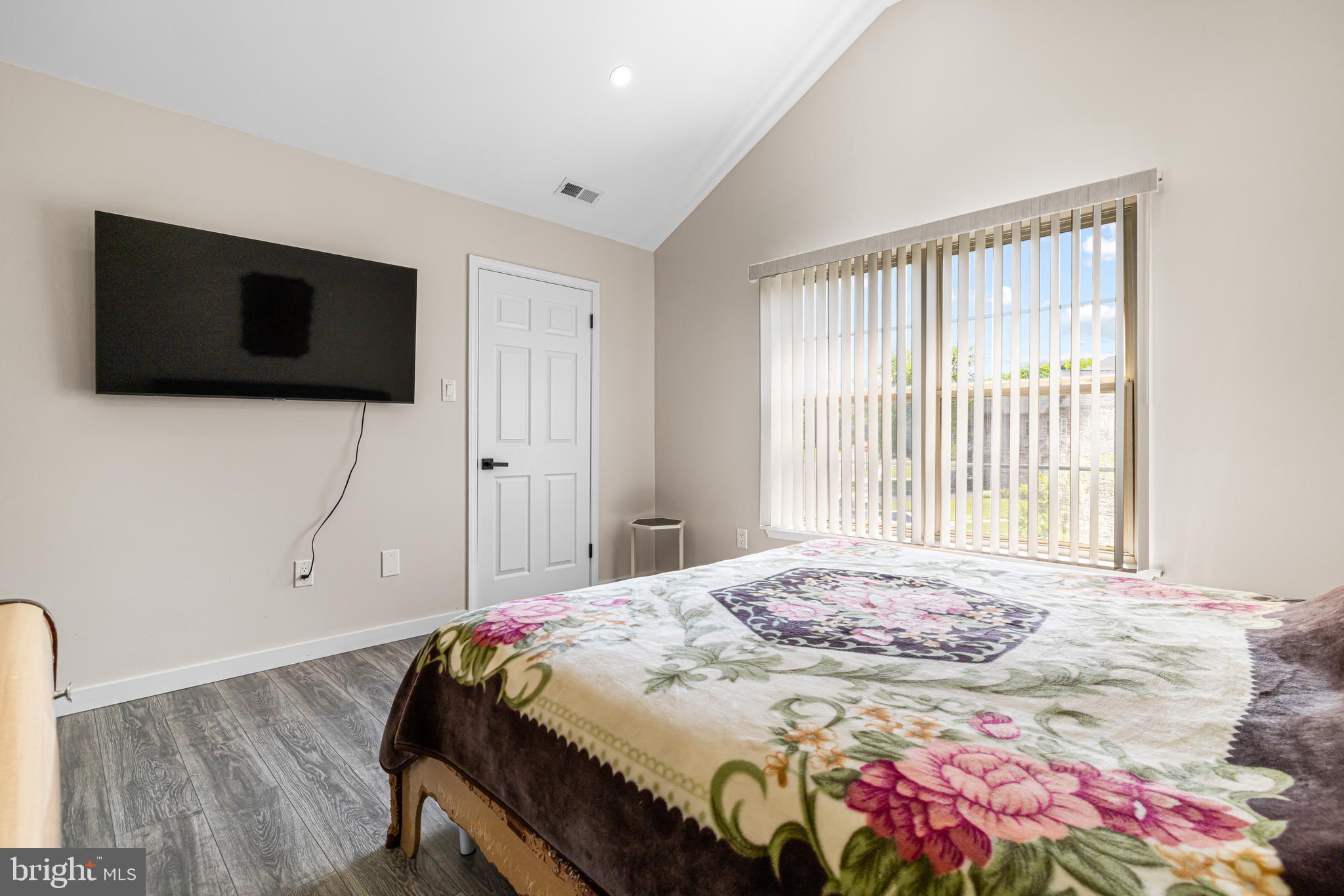 COUNTRY CROSSING - Residential