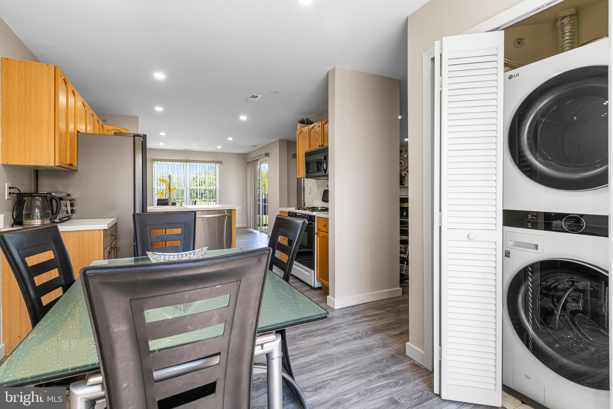 COUNTRY CROSSING - Residential