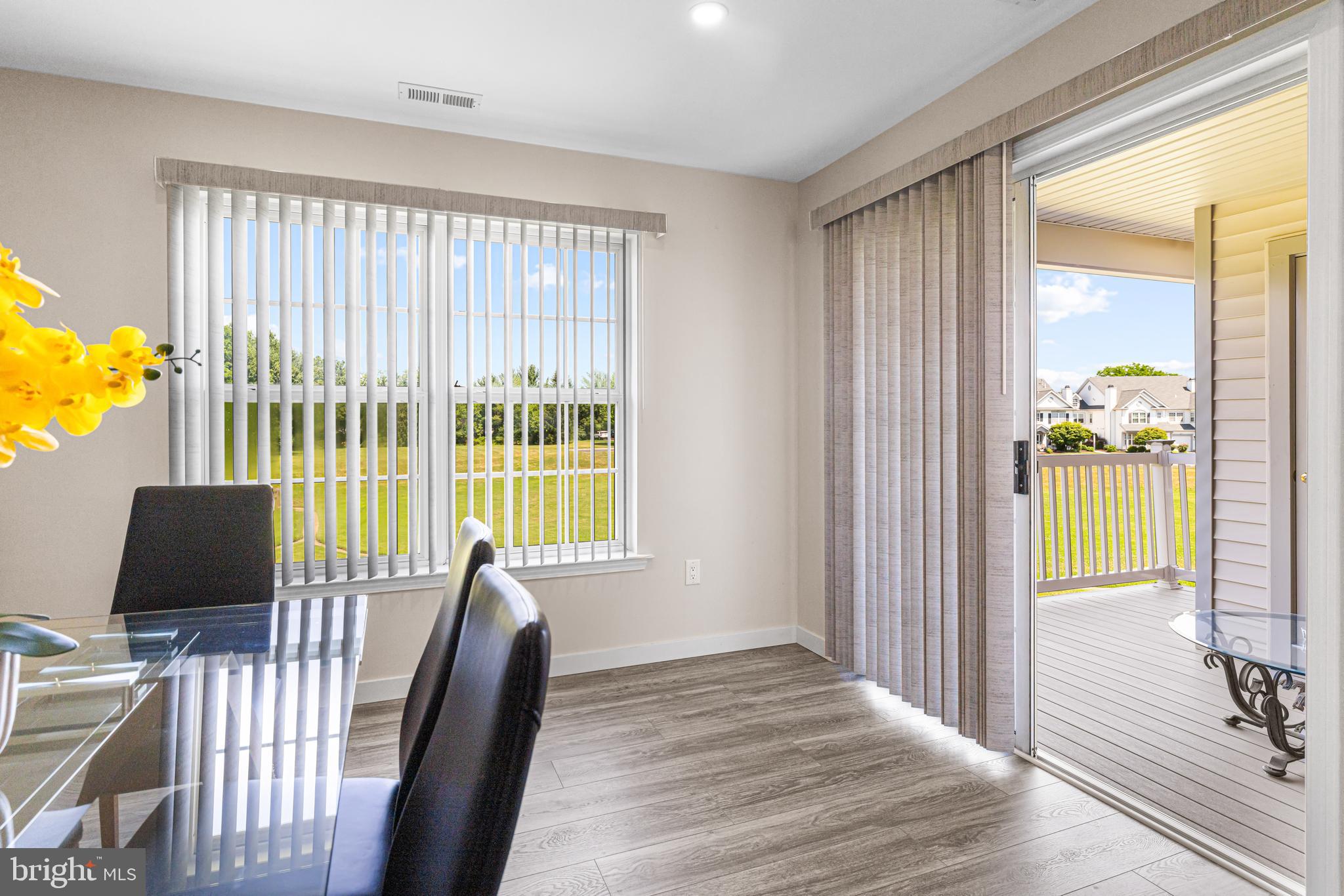 COUNTRY CROSSING - Residential