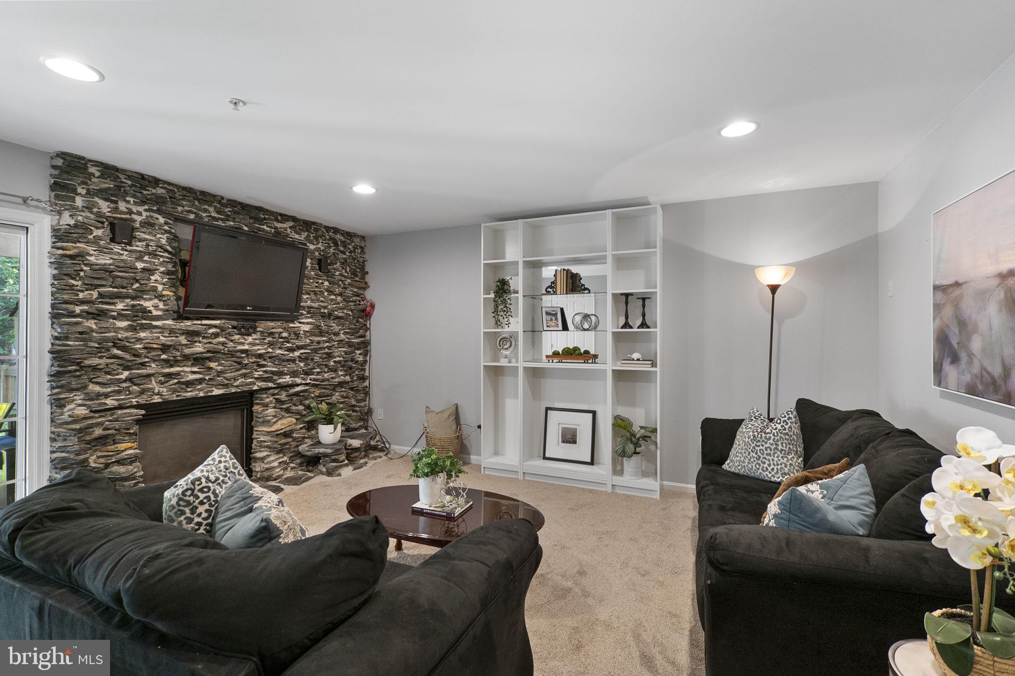 TWIN ARCH CROSSING - Residential