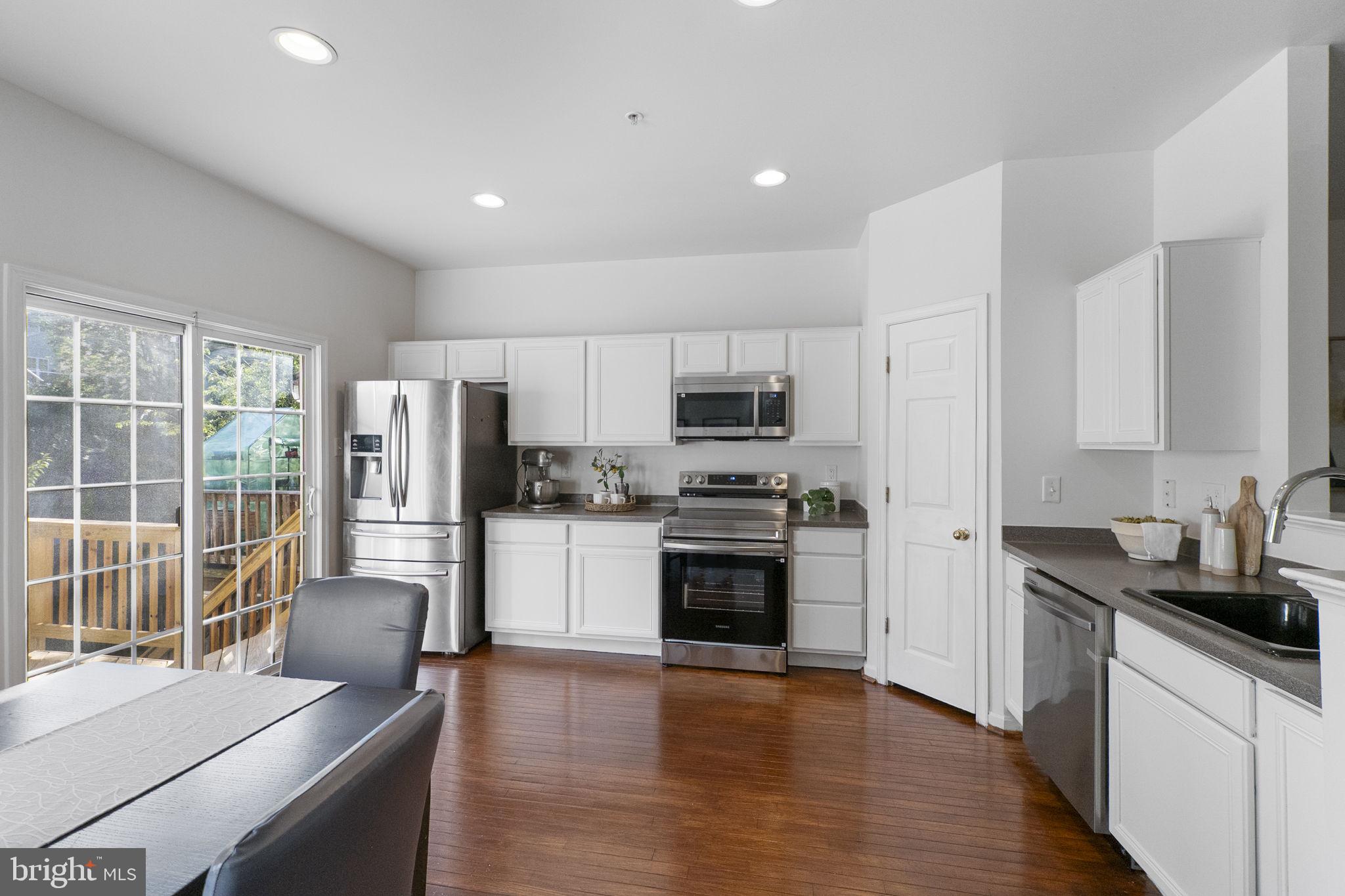 TWIN ARCH CROSSING - Residential