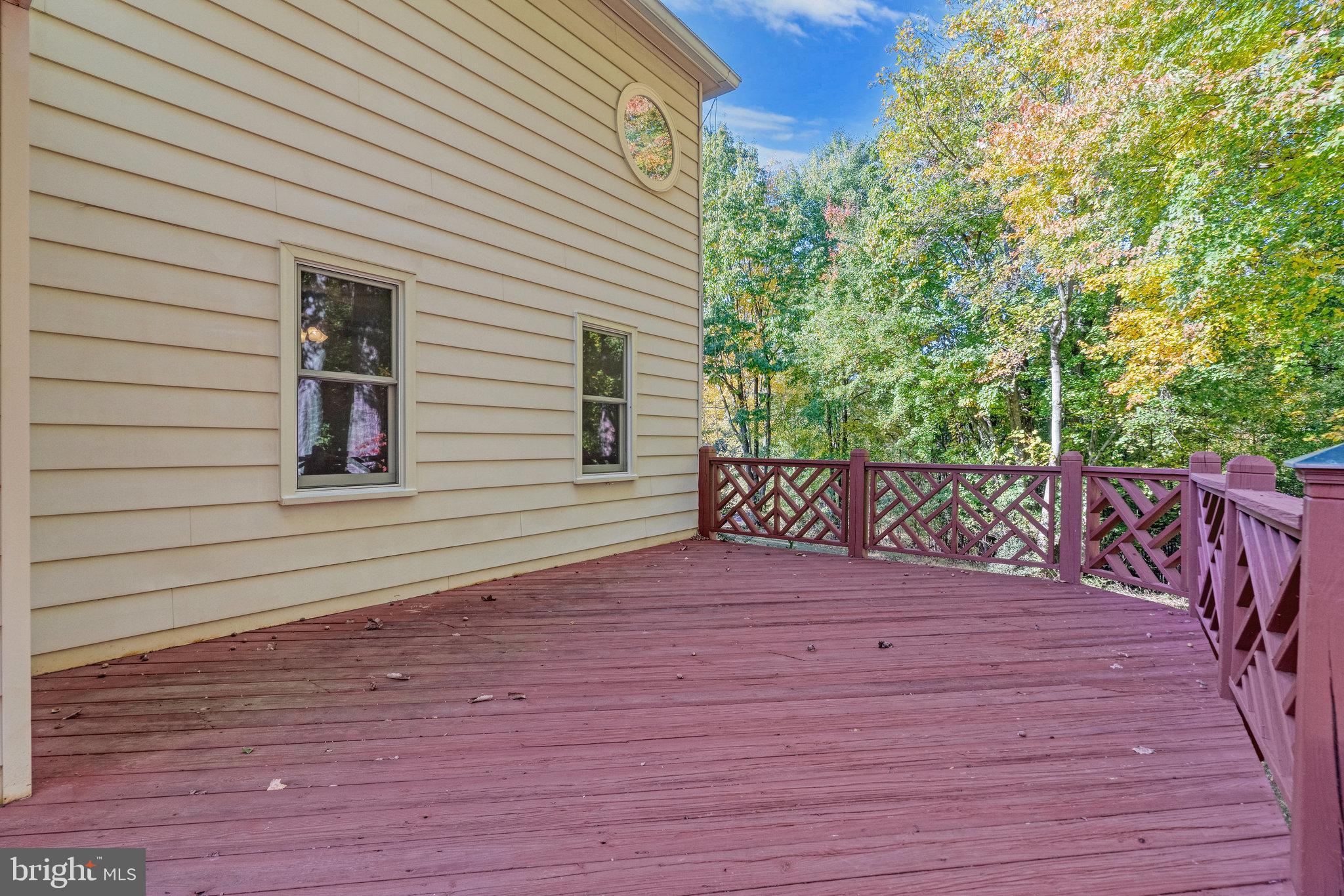 HOLLY KNOLL - Residential Lease