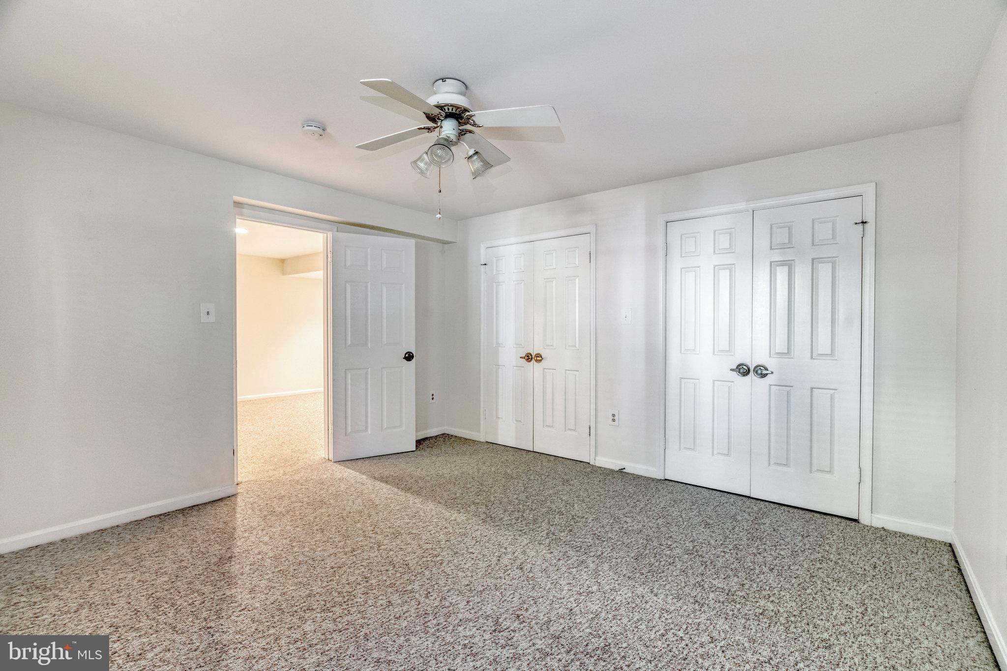 HOLLY KNOLL - Residential Lease