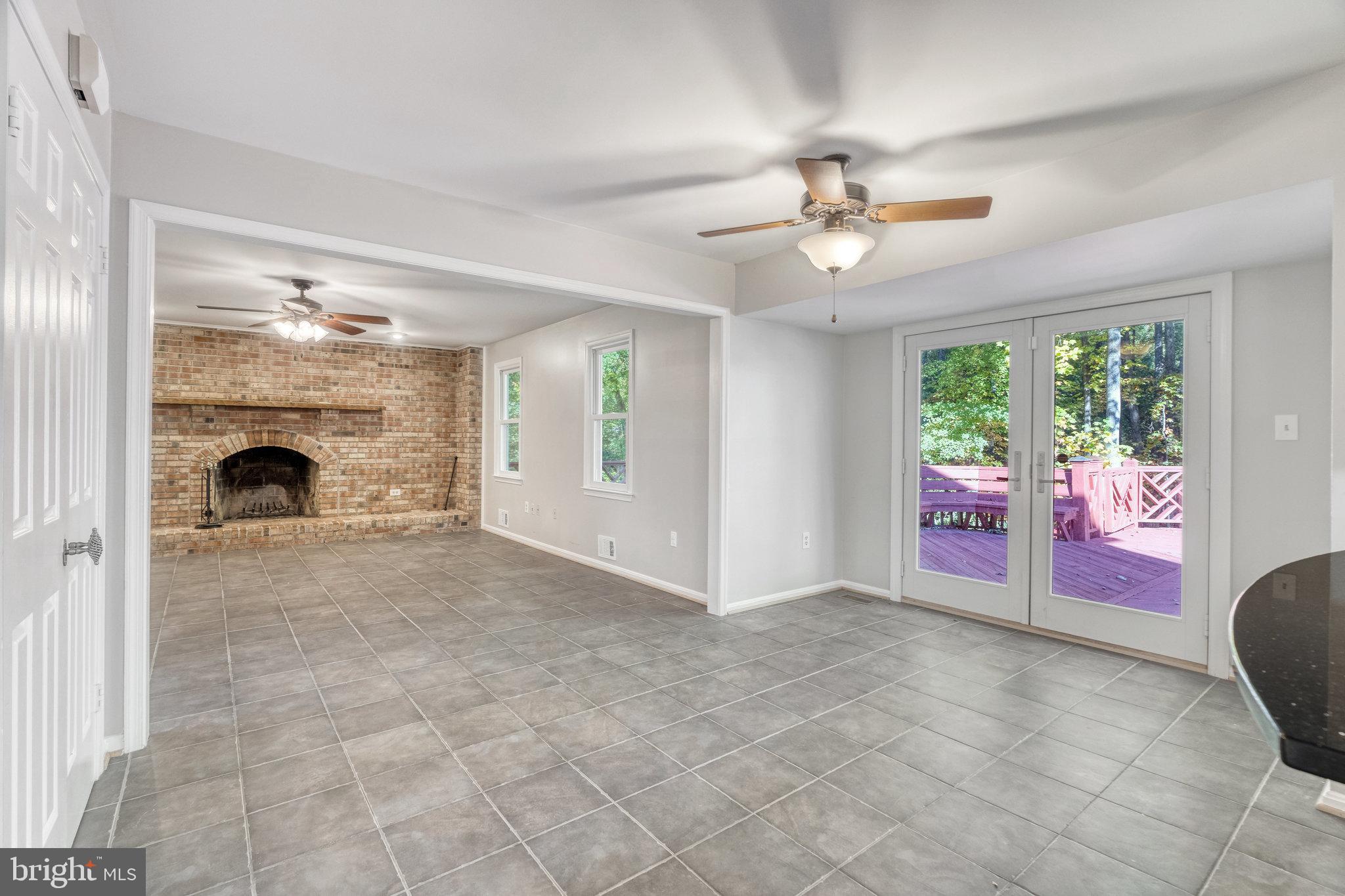 HOLLY KNOLL - Residential Lease