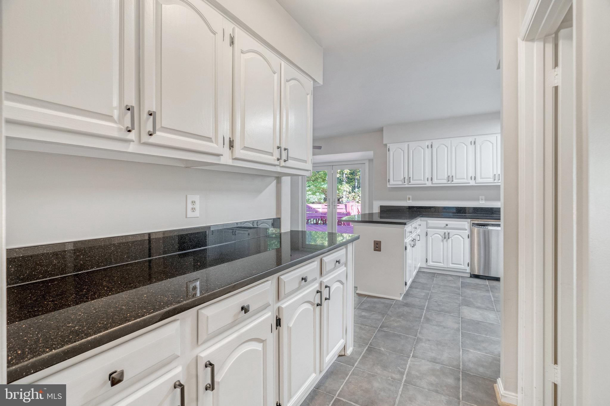 HOLLY KNOLL - Residential Lease