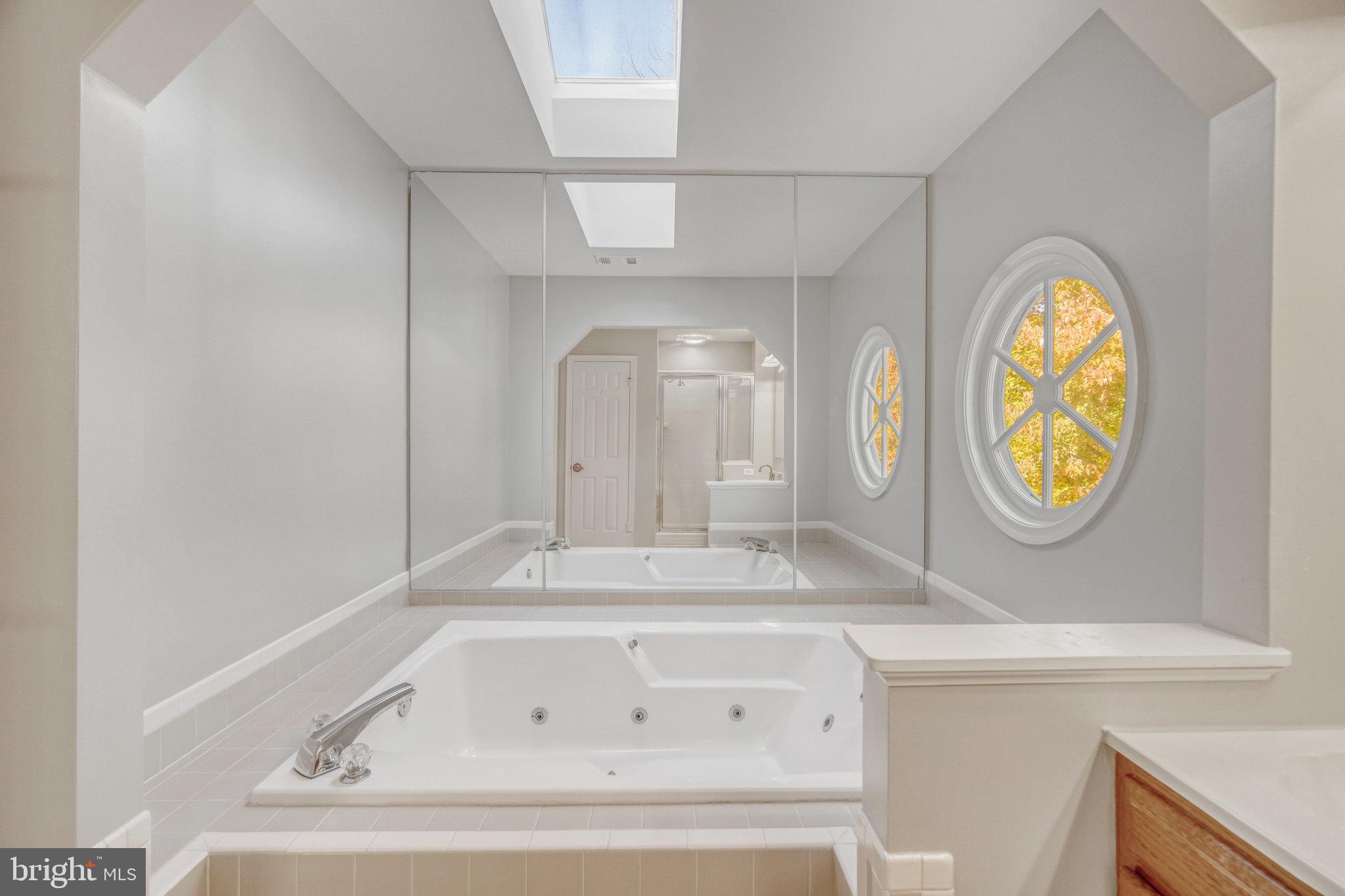HOLLY KNOLL - Residential Lease