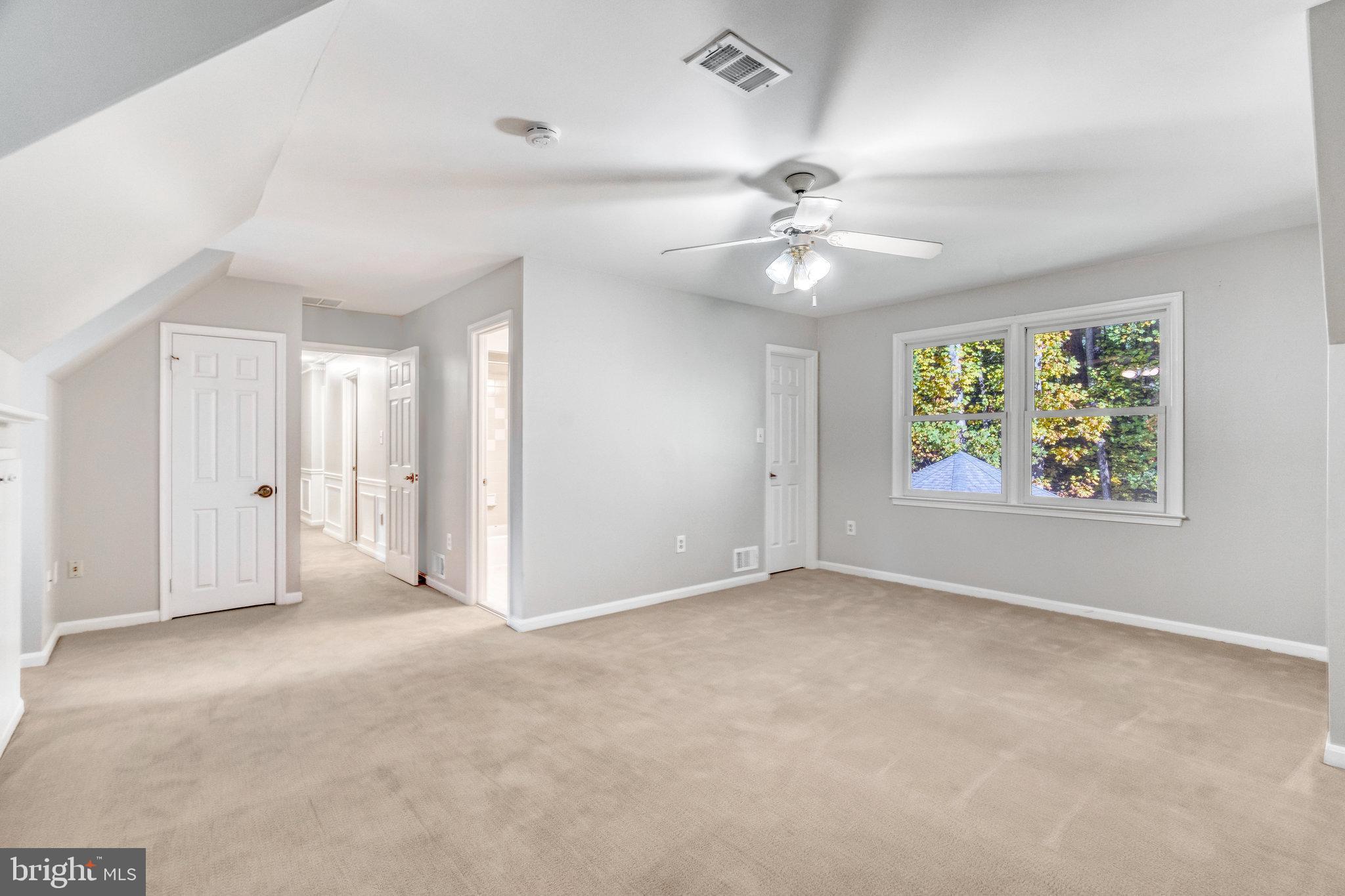 HOLLY KNOLL - Residential Lease