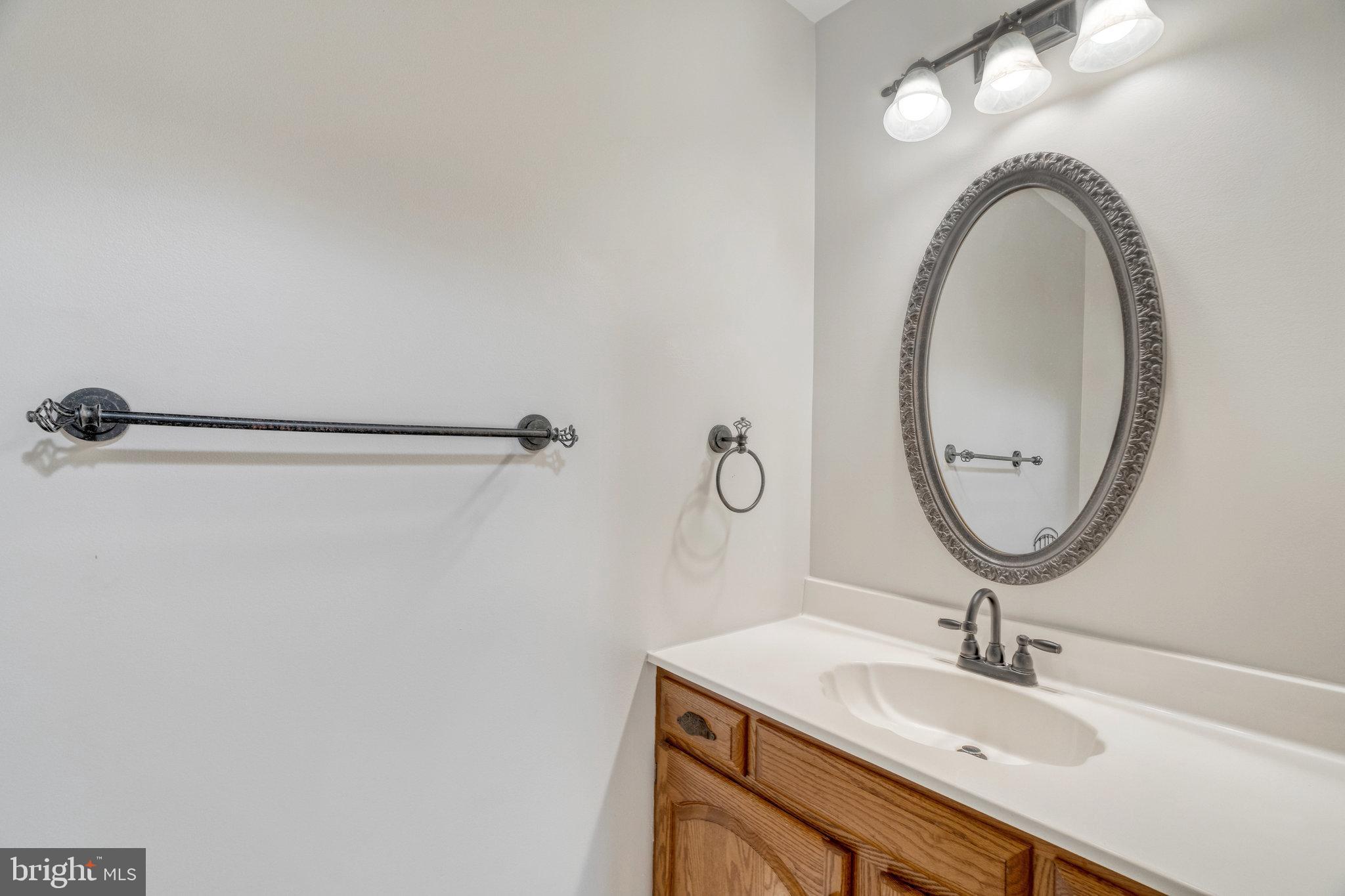 HOLLY KNOLL - Residential Lease