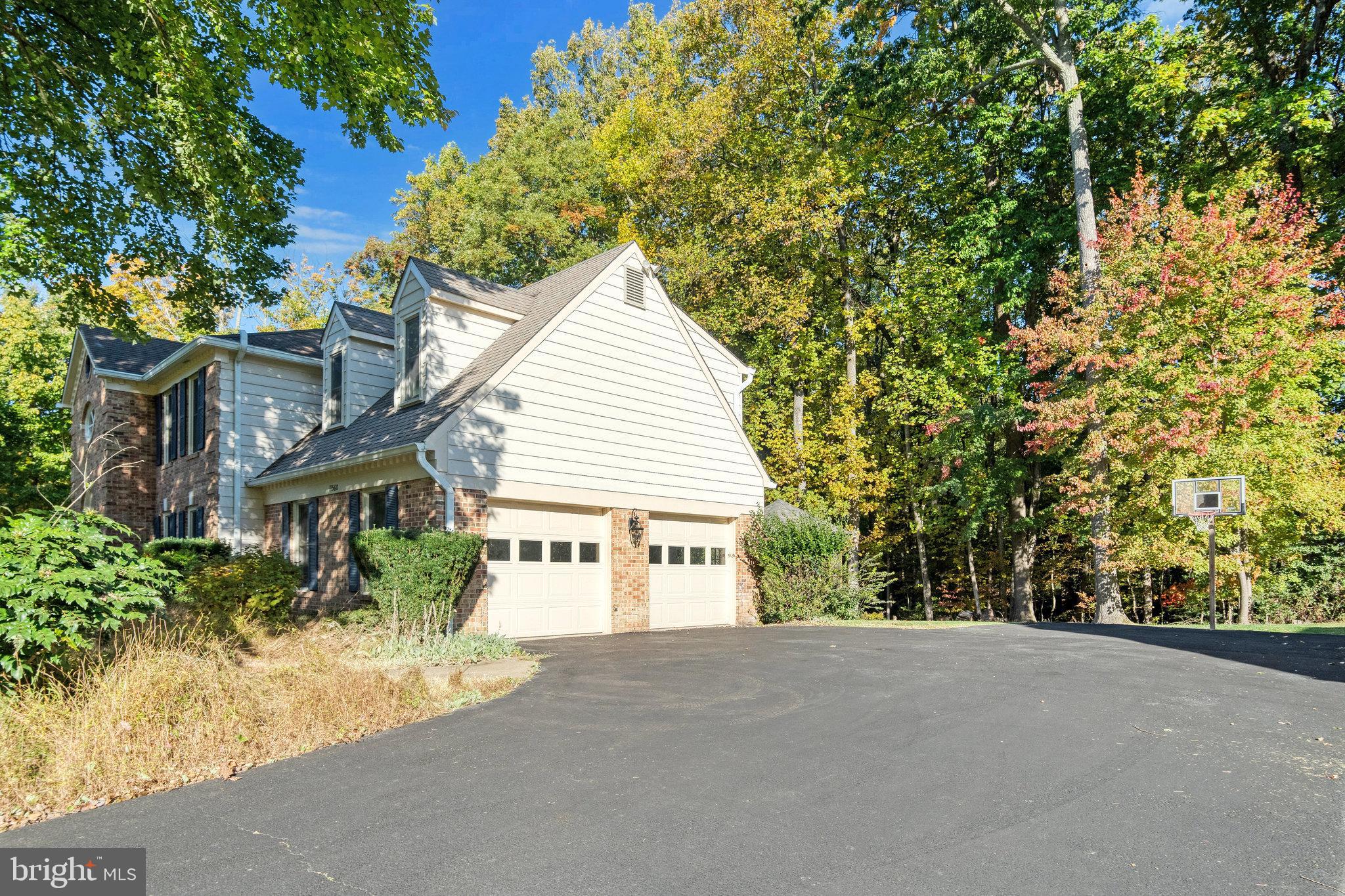 HOLLY KNOLL - Residential Lease