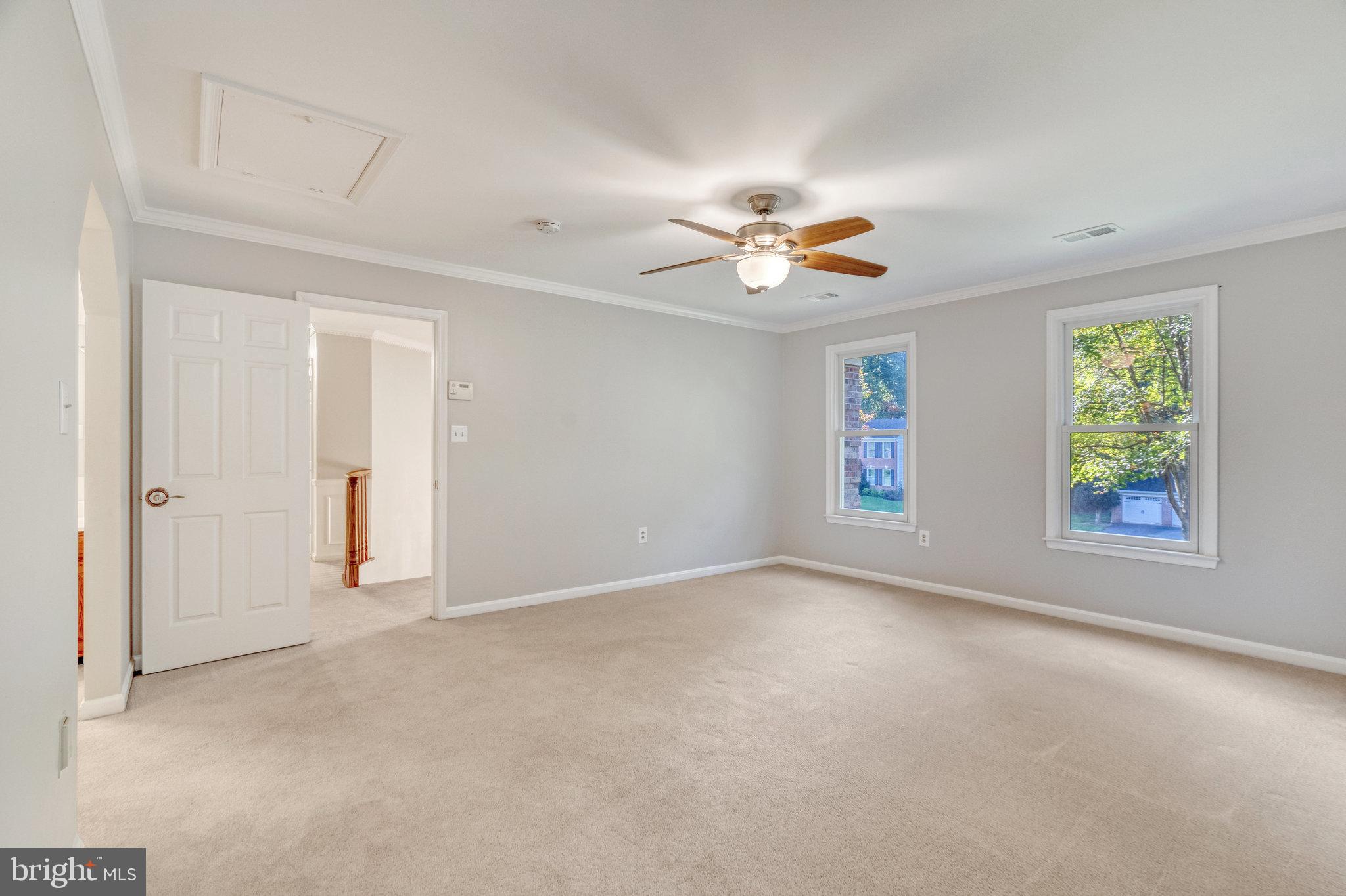 HOLLY KNOLL - Residential Lease