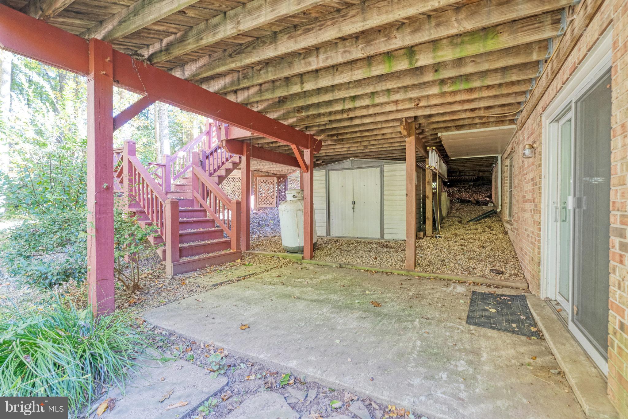 HOLLY KNOLL - Residential Lease