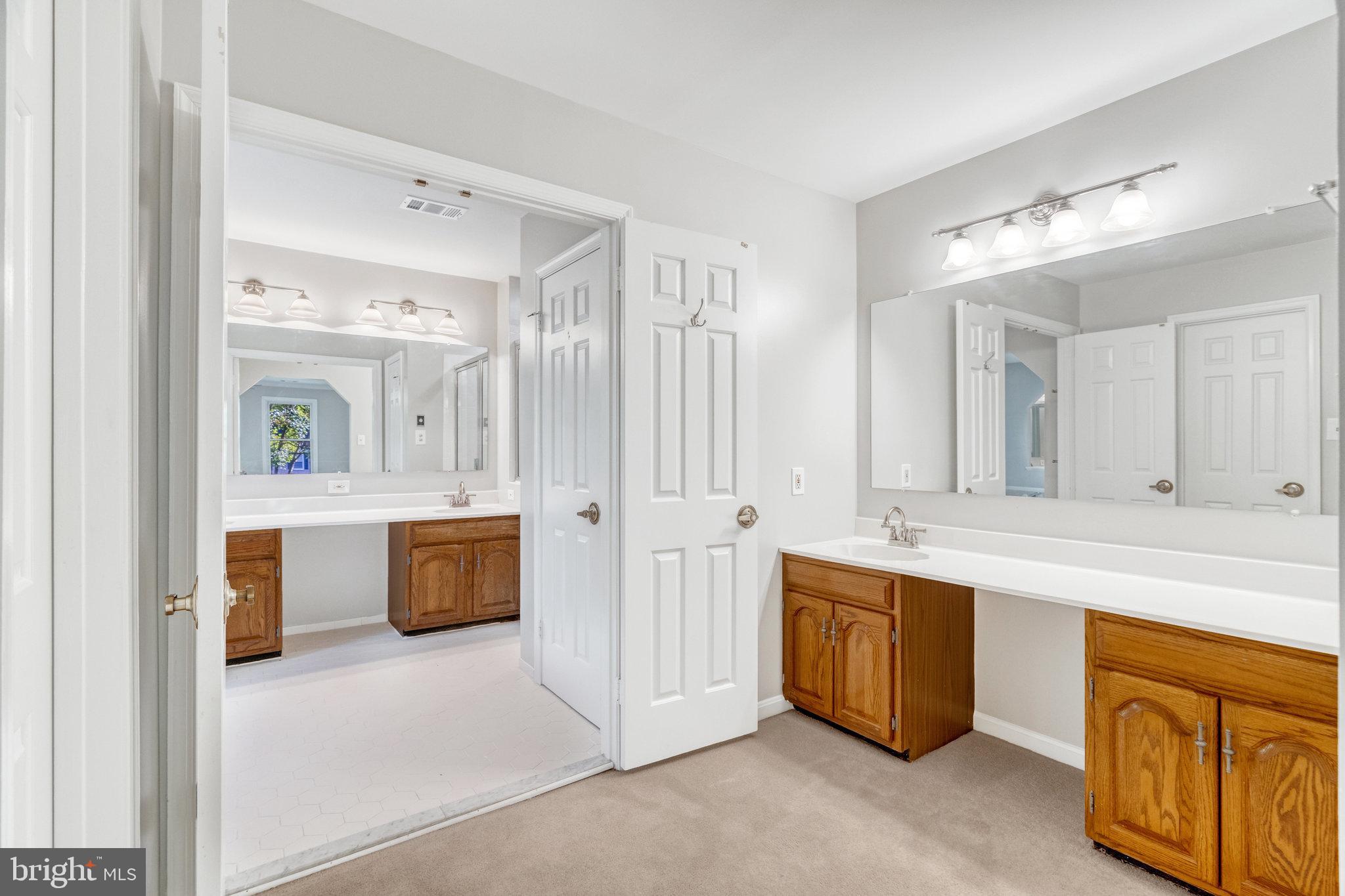 HOLLY KNOLL - Residential Lease
