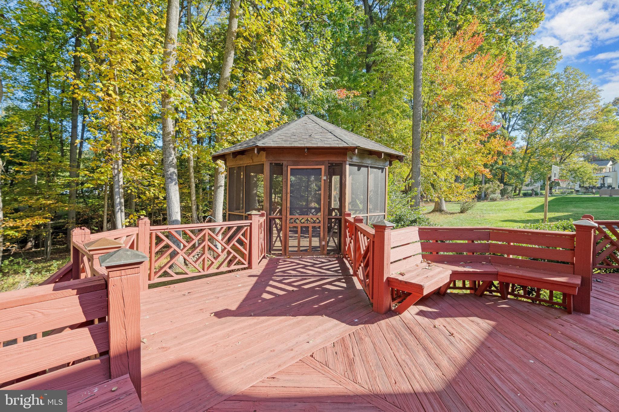 HOLLY KNOLL - Residential Lease
