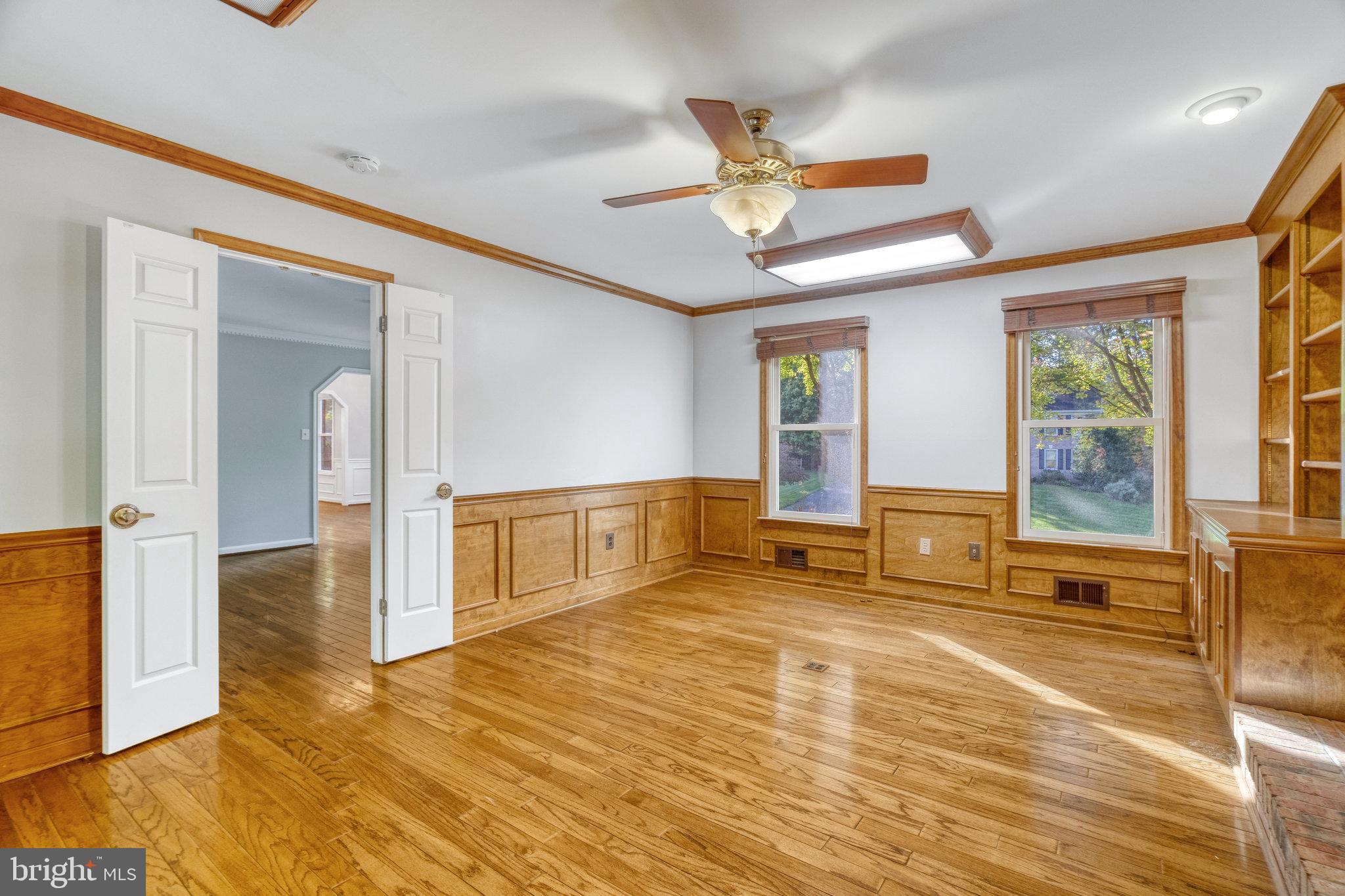 HOLLY KNOLL - Residential Lease