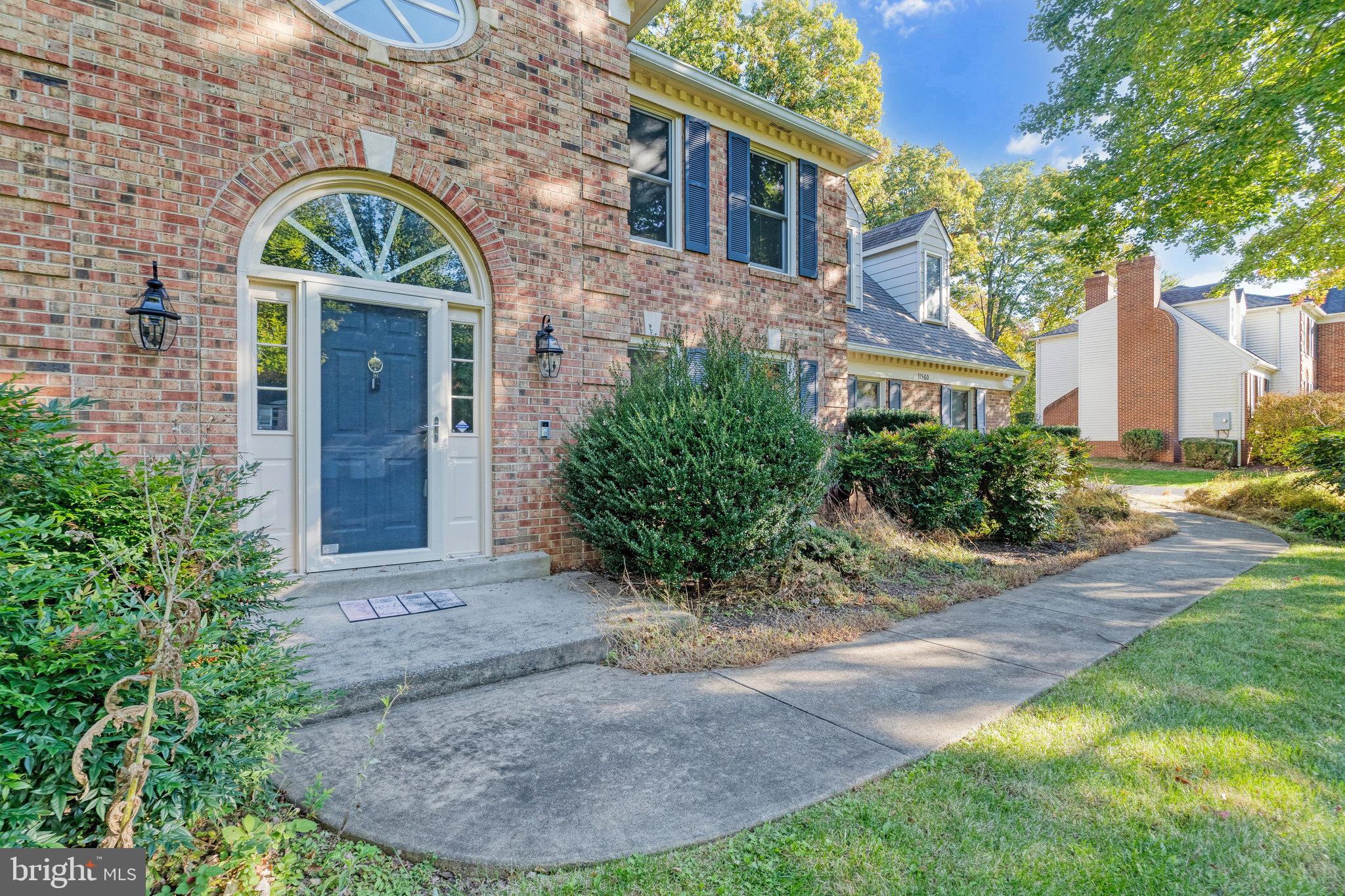HOLLY KNOLL - Residential Lease
