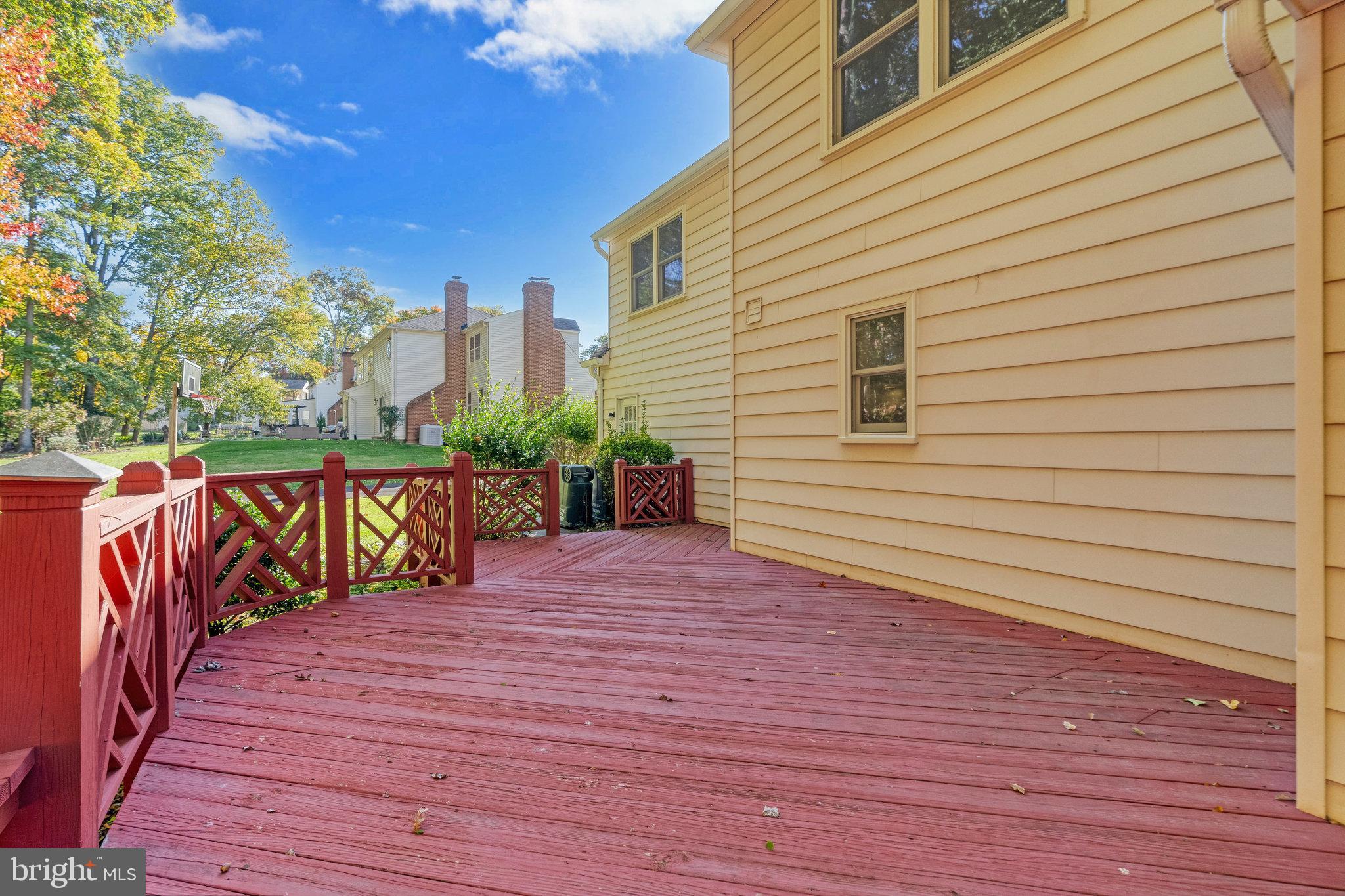 HOLLY KNOLL - Residential Lease