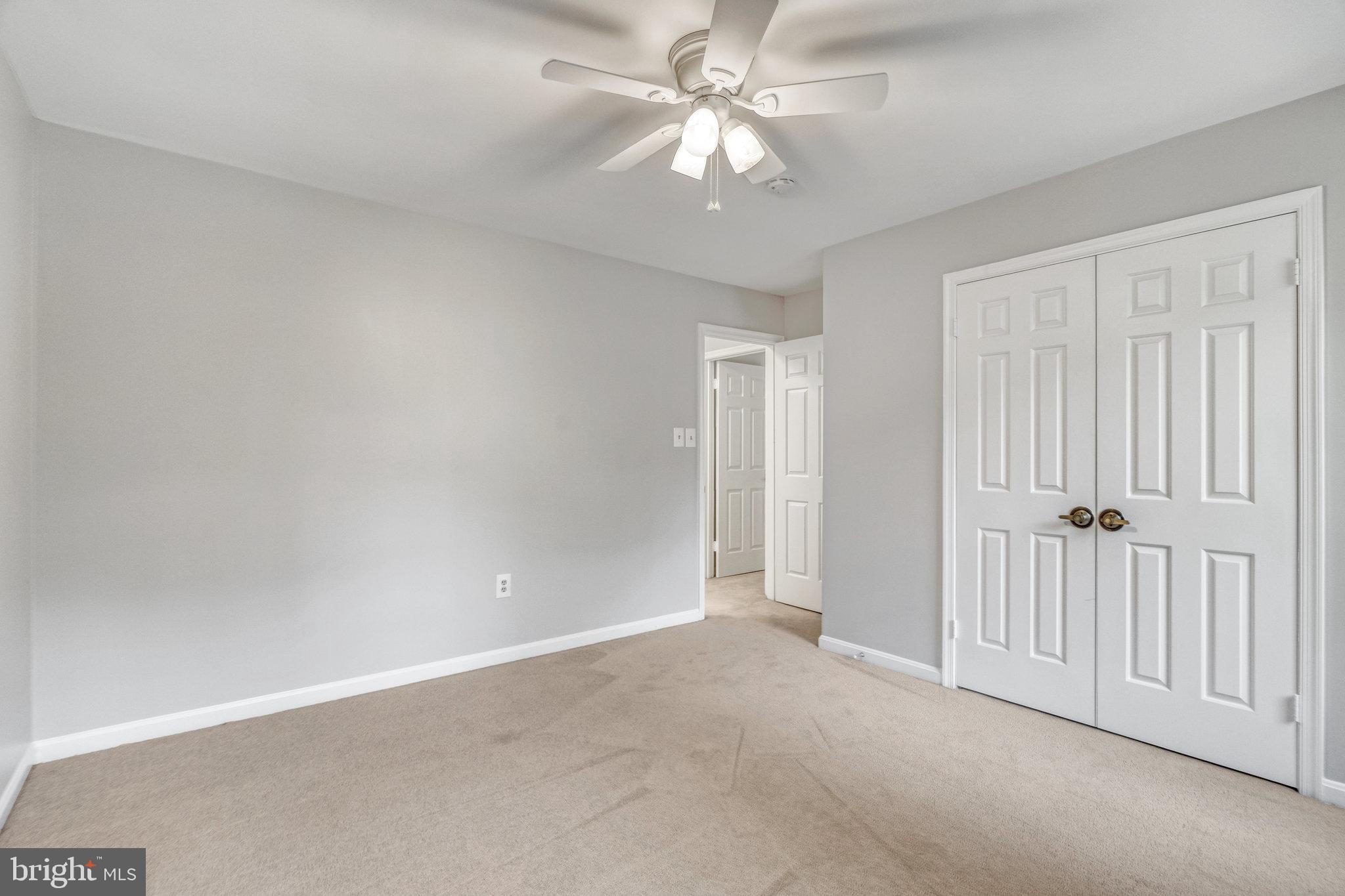 HOLLY KNOLL - Residential Lease