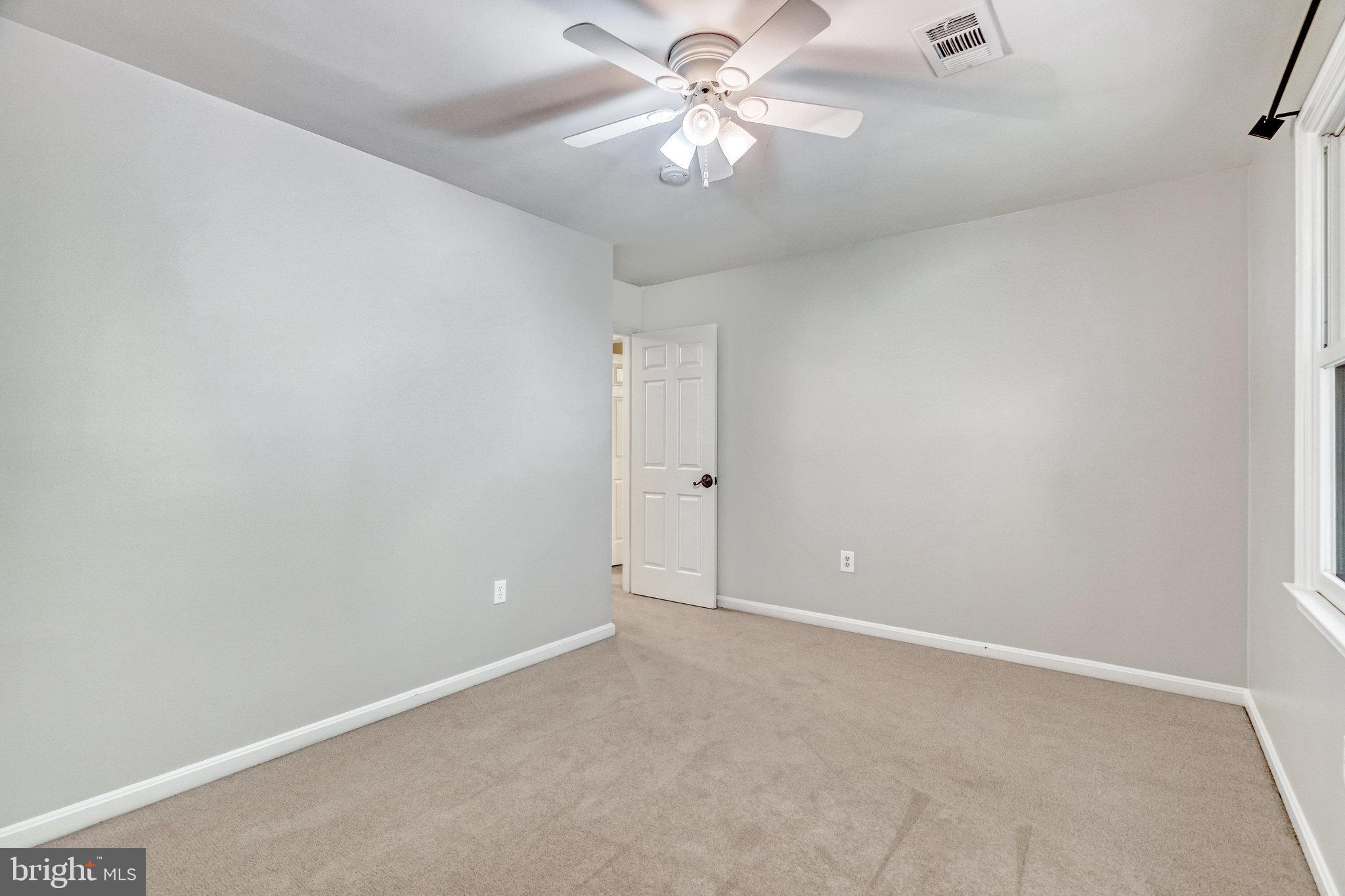 HOLLY KNOLL - Residential Lease
