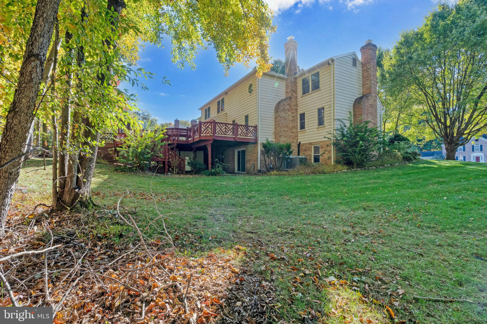 HOLLY KNOLL - Residential Lease