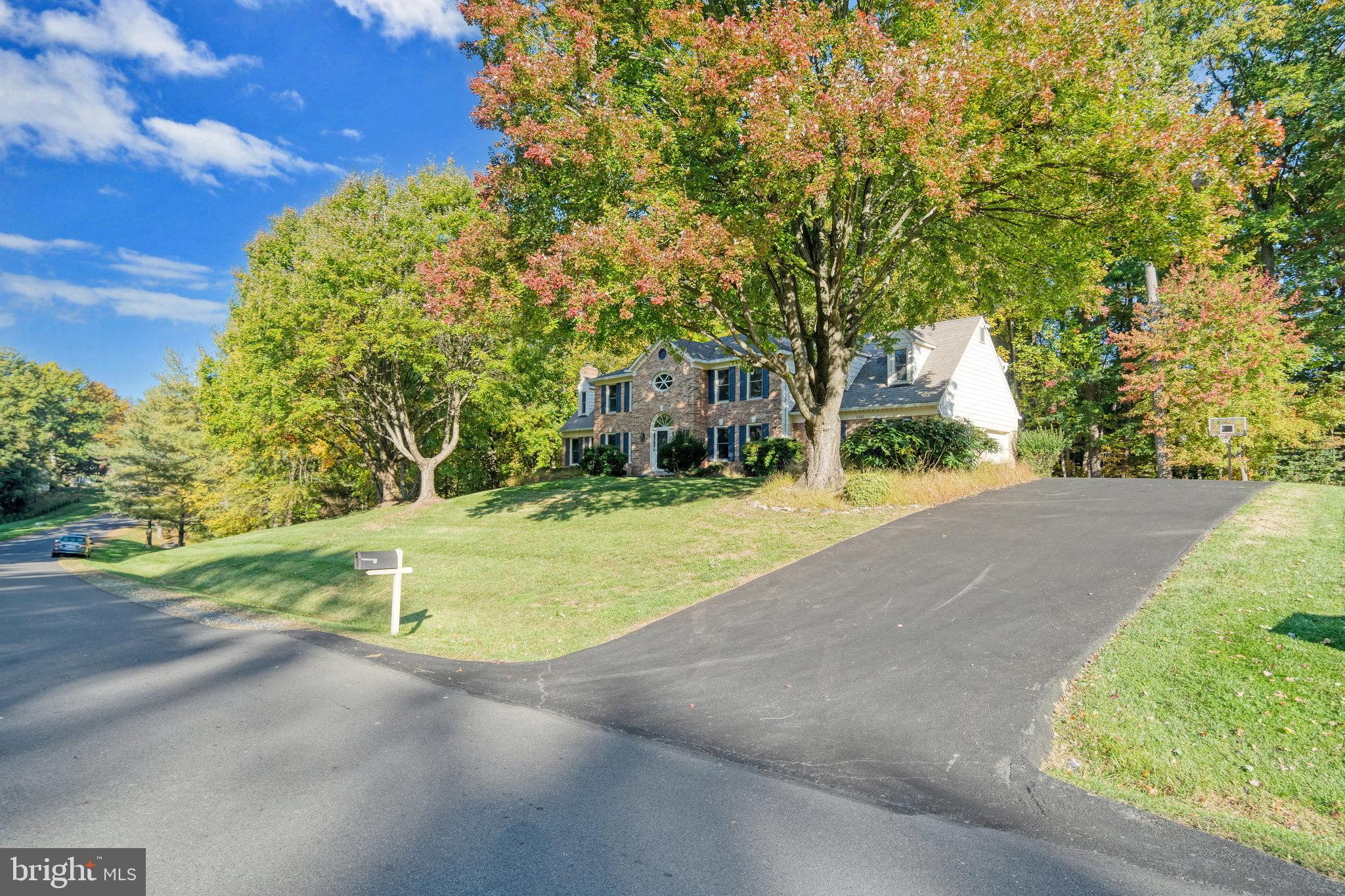 HOLLY KNOLL - Residential Lease