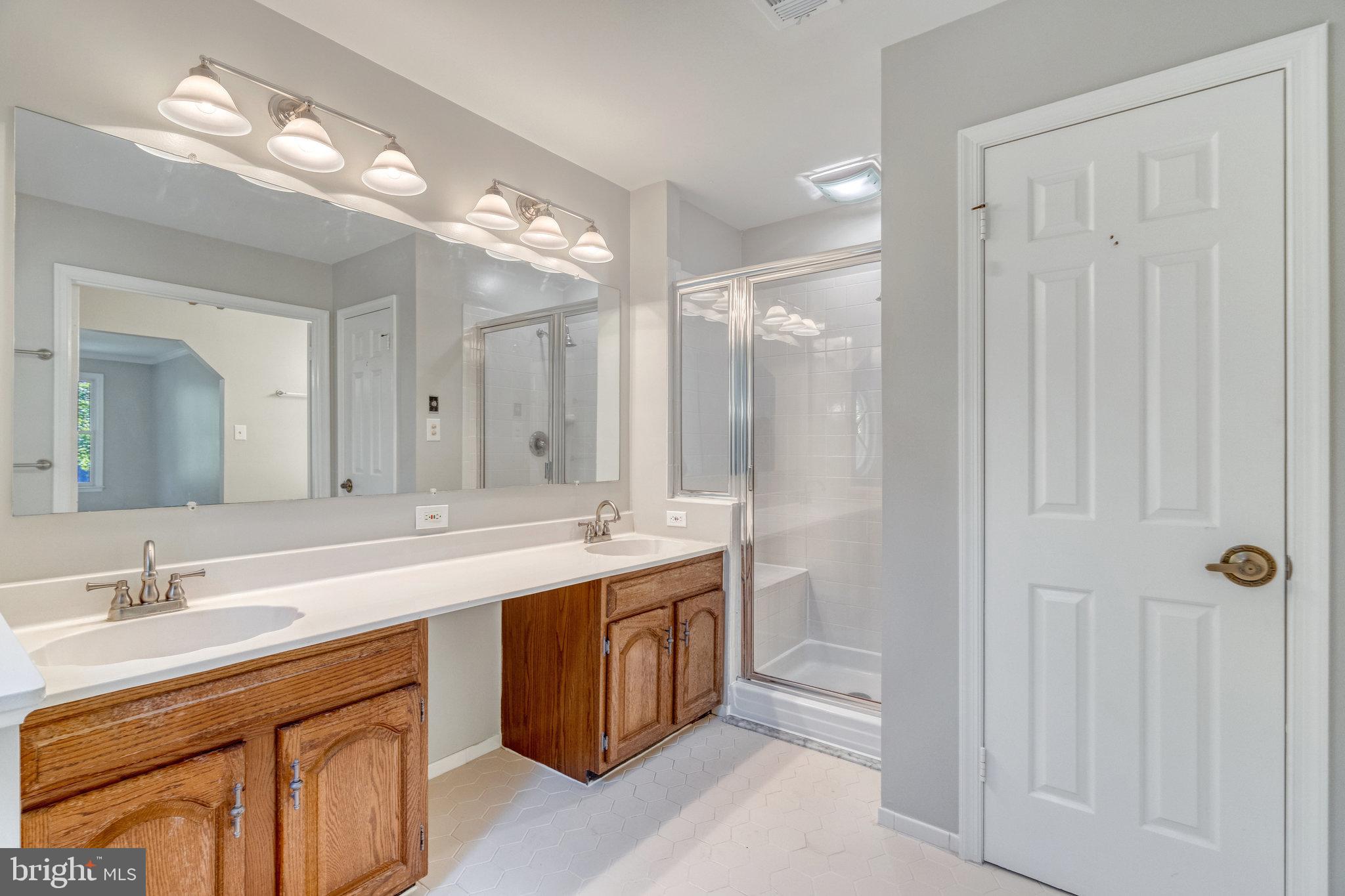 HOLLY KNOLL - Residential Lease