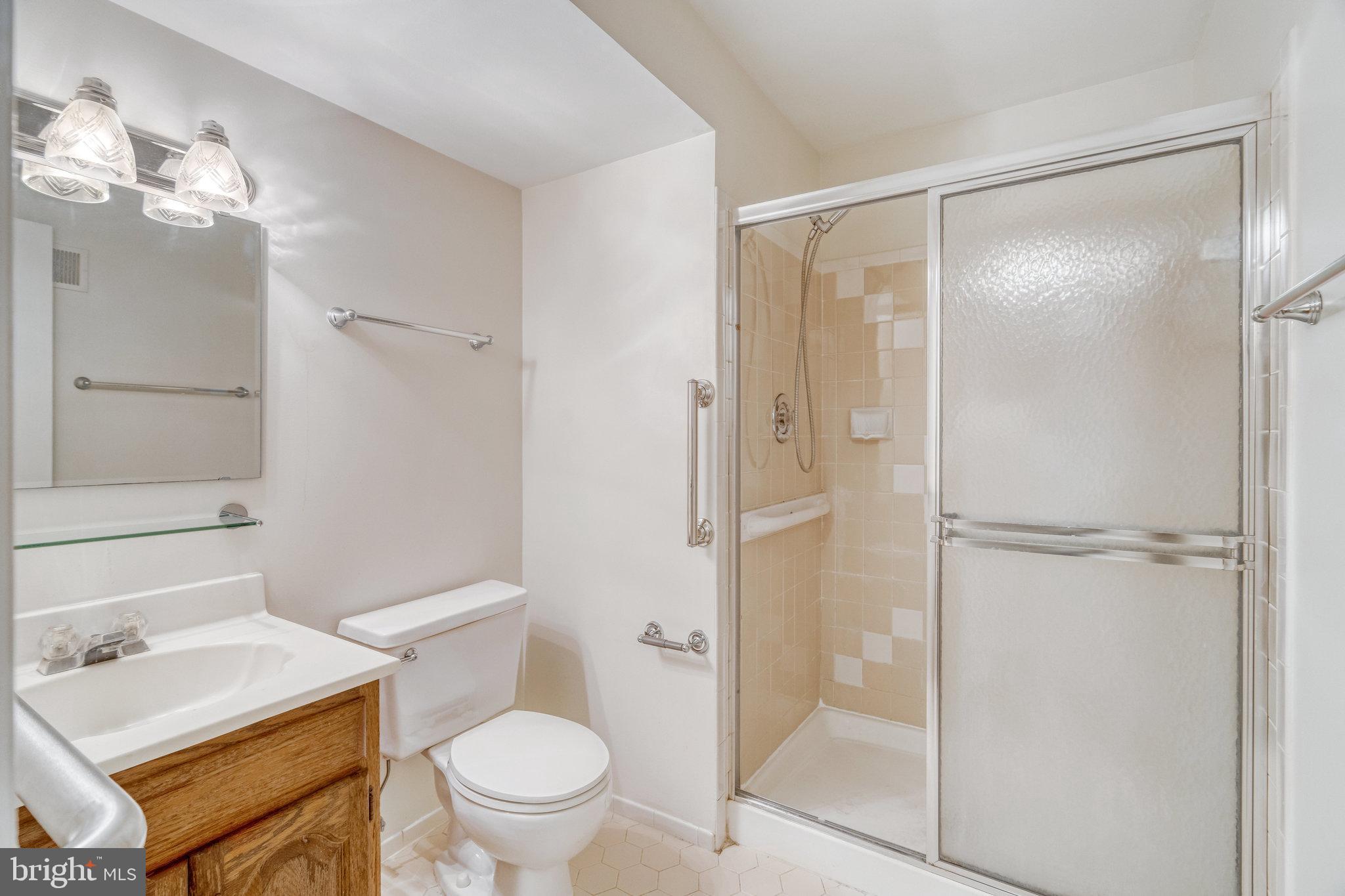 HOLLY KNOLL - Residential Lease