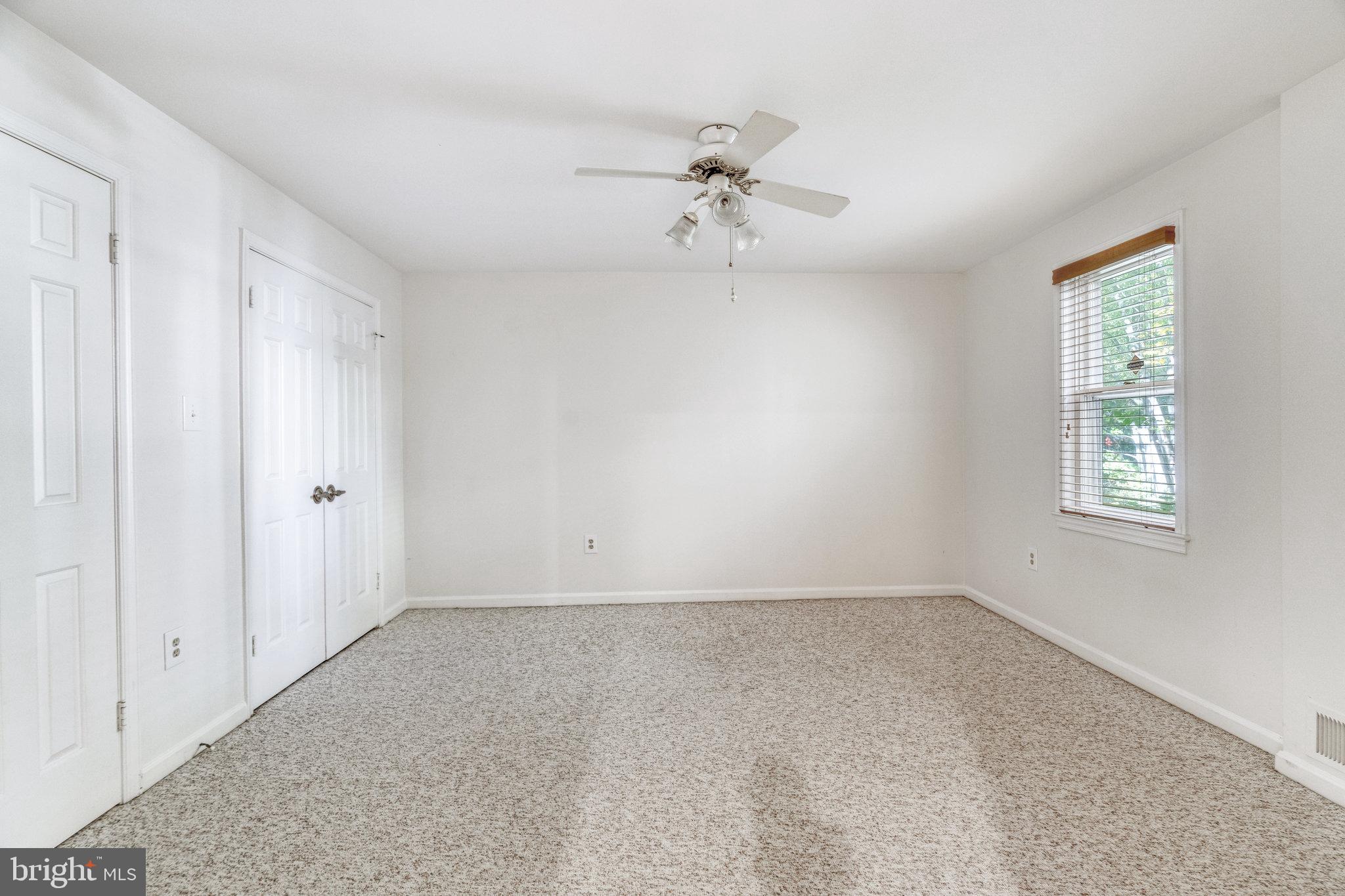 HOLLY KNOLL - Residential Lease