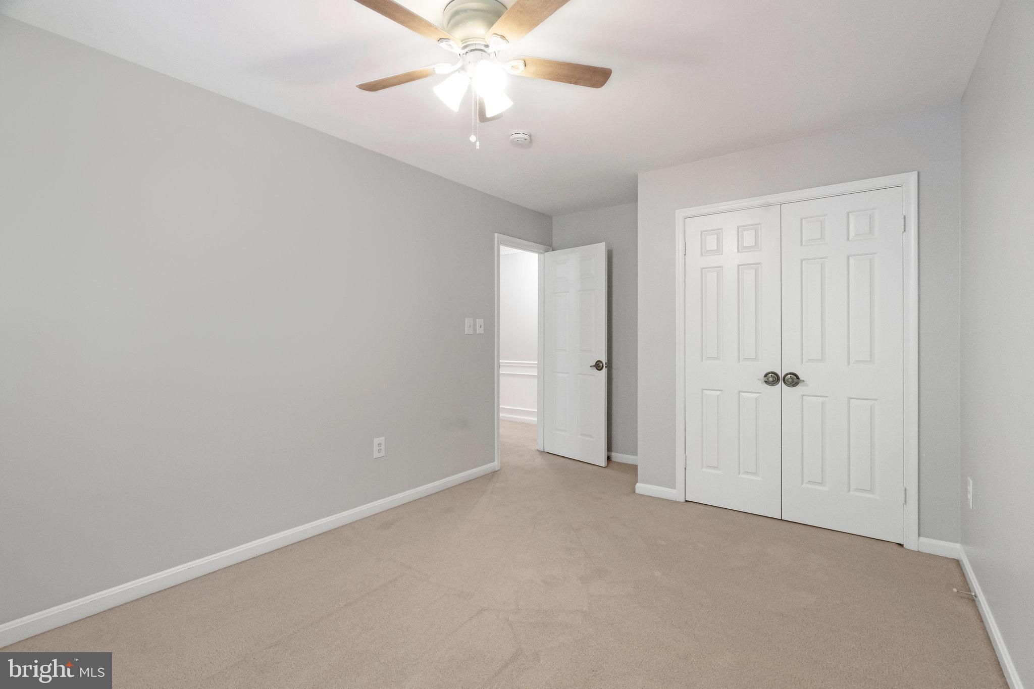 HOLLY KNOLL - Residential Lease