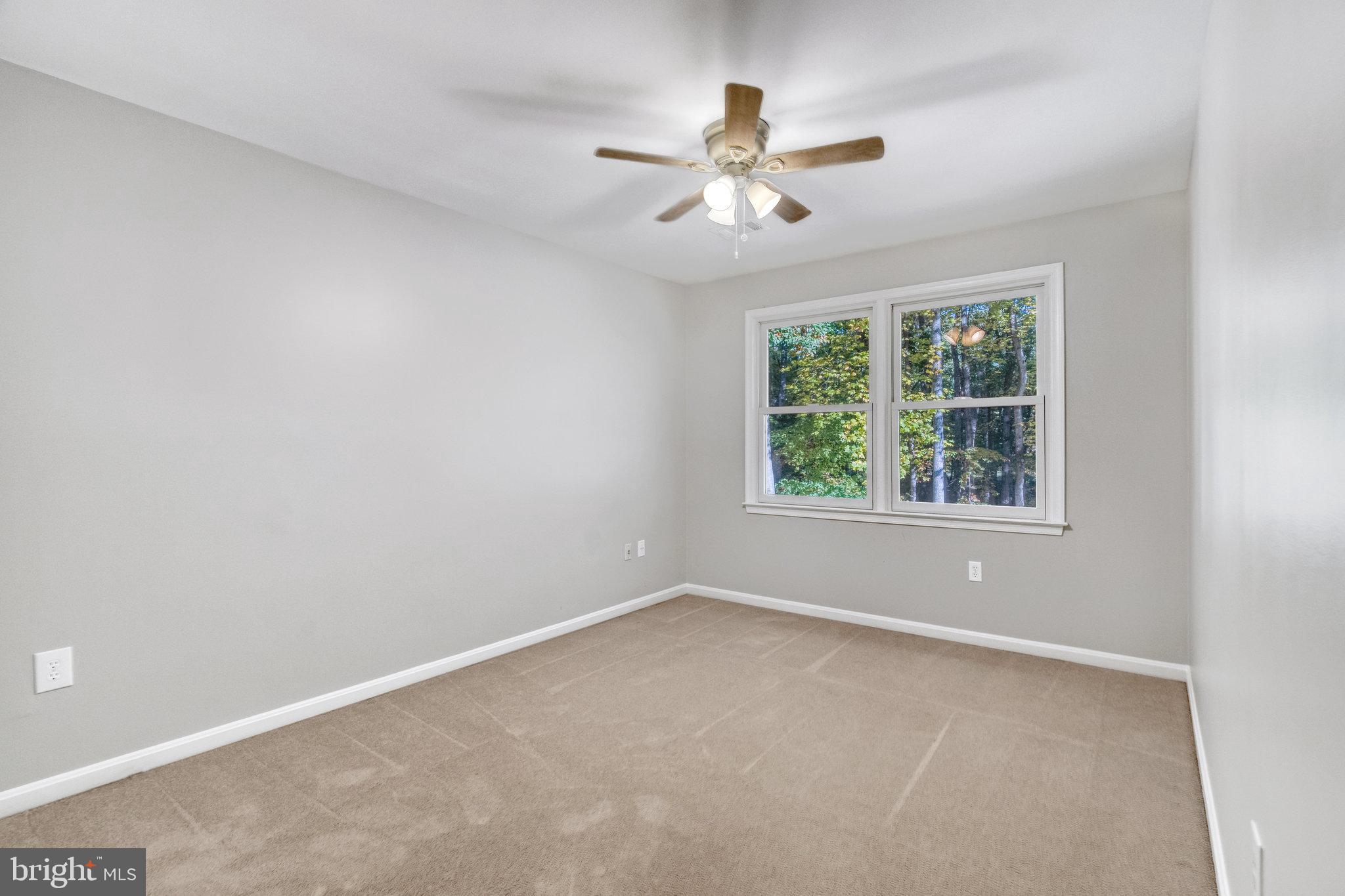 HOLLY KNOLL - Residential Lease
