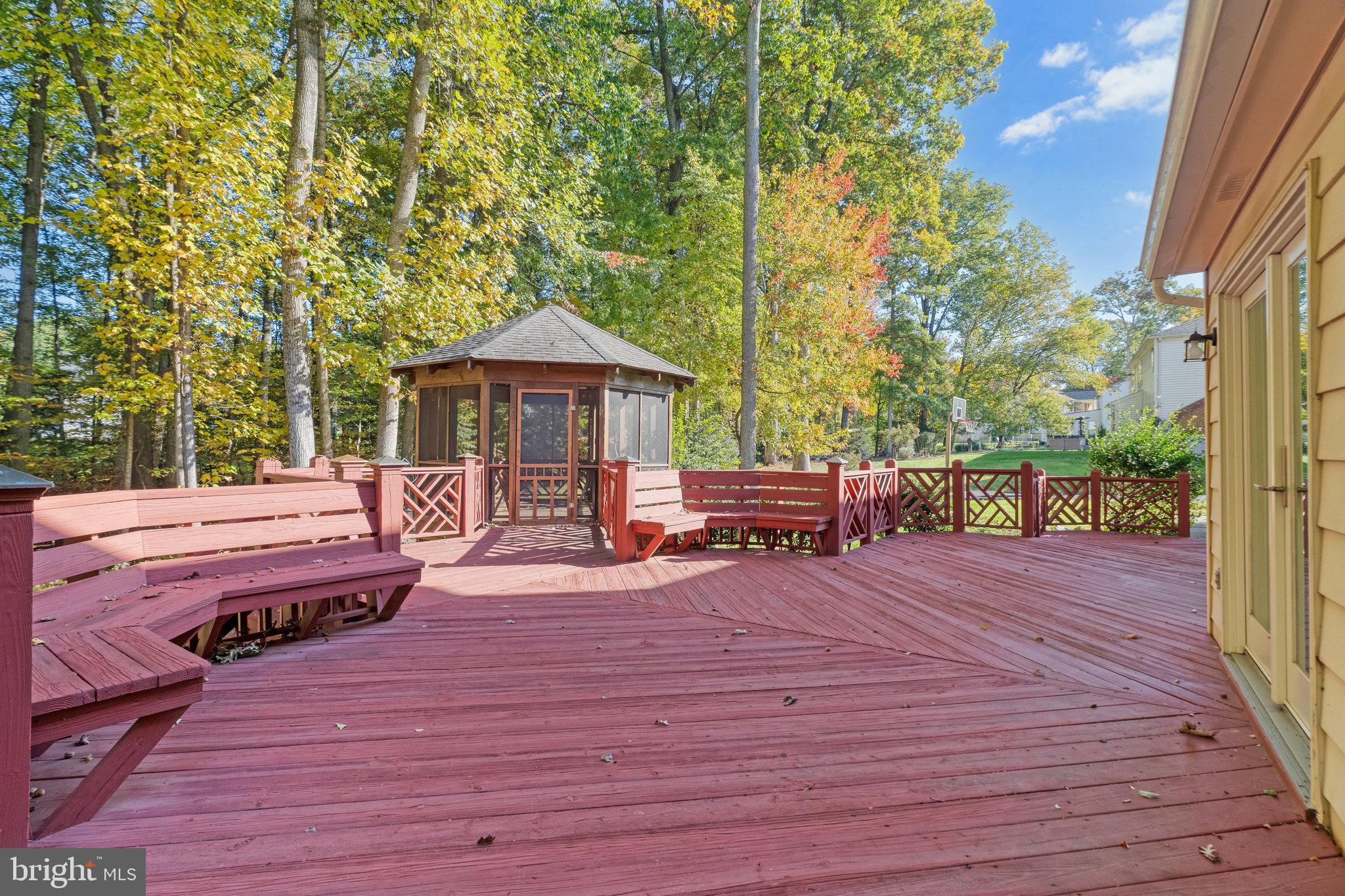 HOLLY KNOLL - Residential Lease