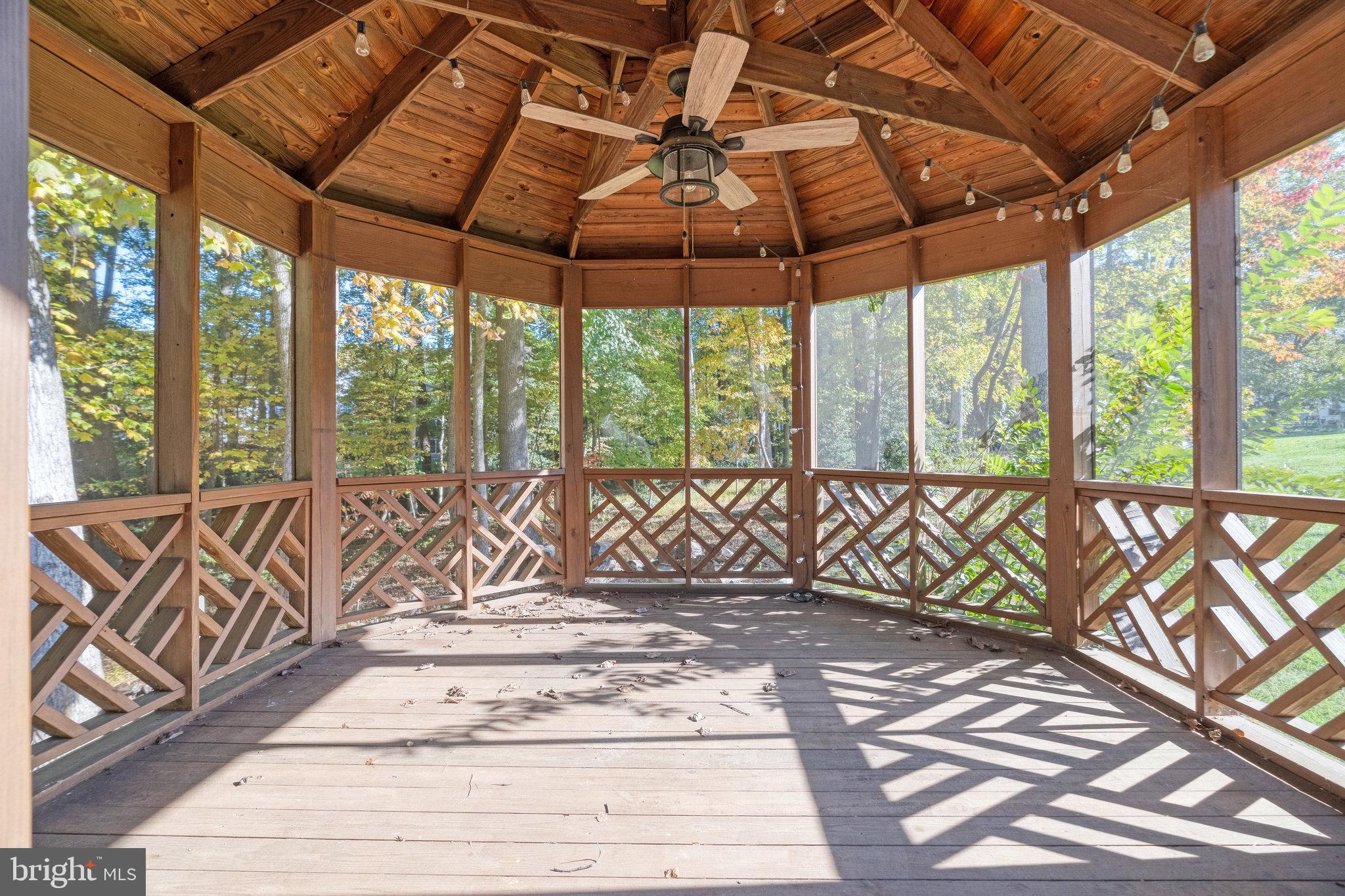 HOLLY KNOLL - Residential Lease
