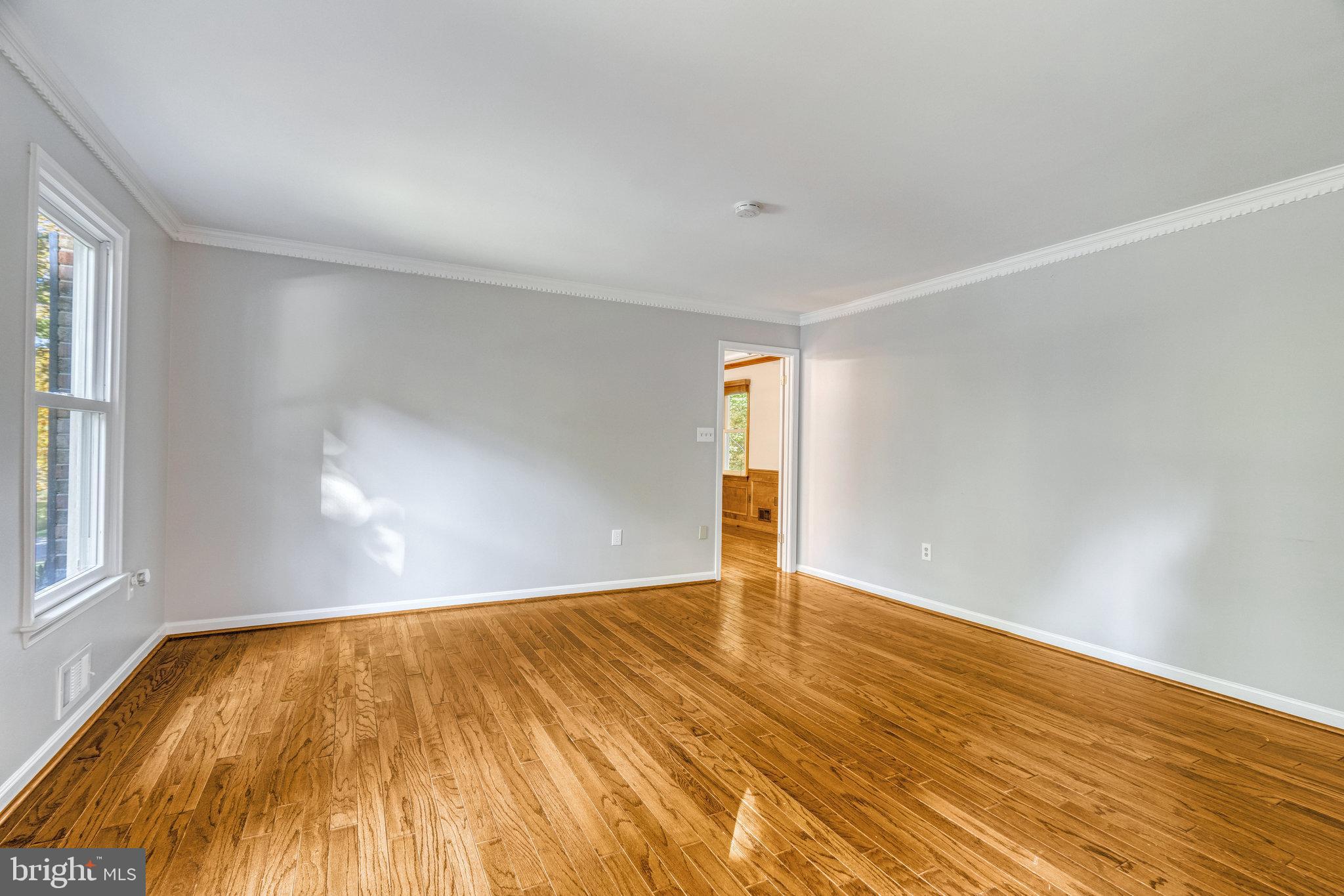 HOLLY KNOLL - Residential Lease