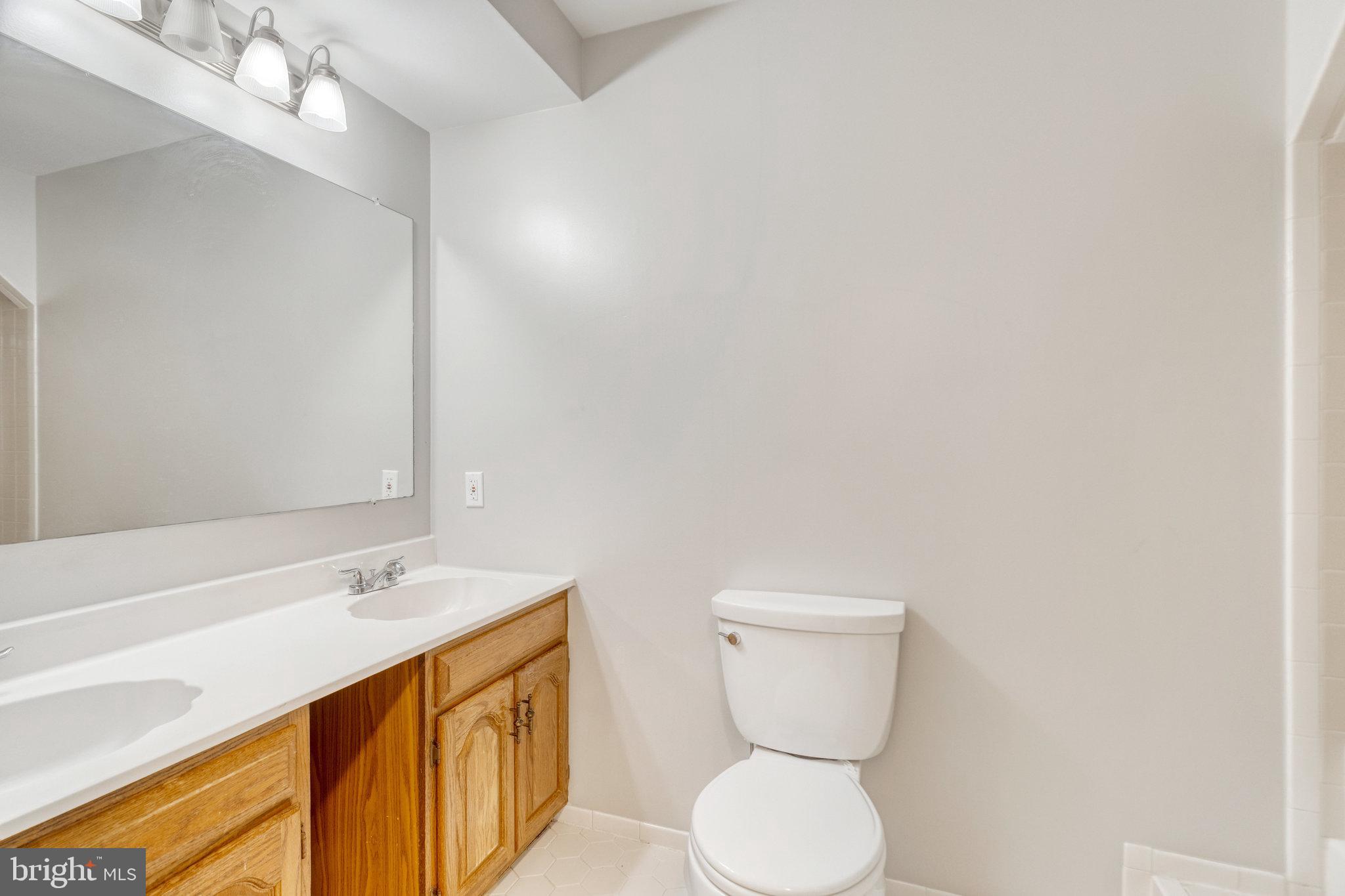 HOLLY KNOLL - Residential Lease