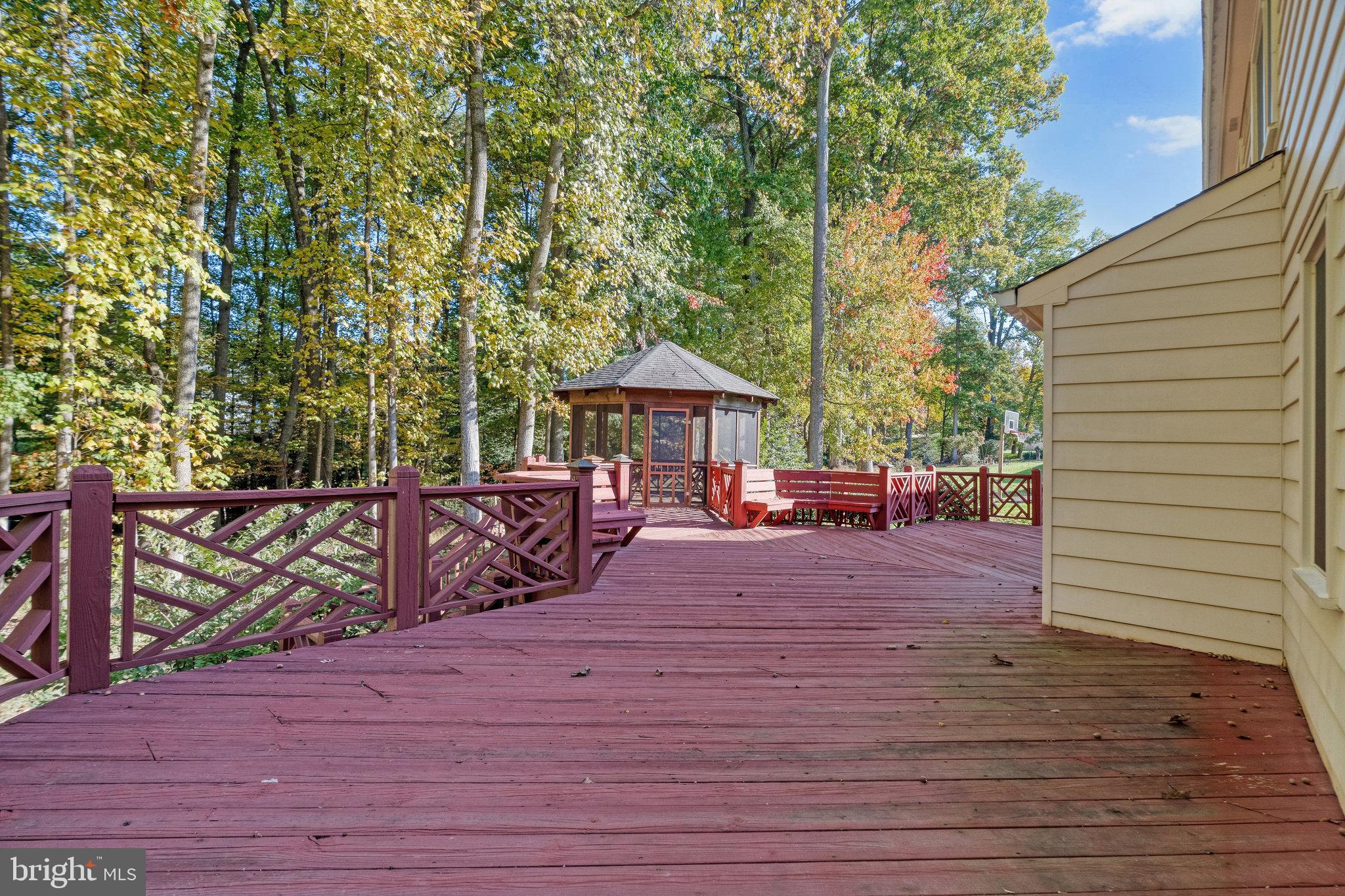 HOLLY KNOLL - Residential Lease